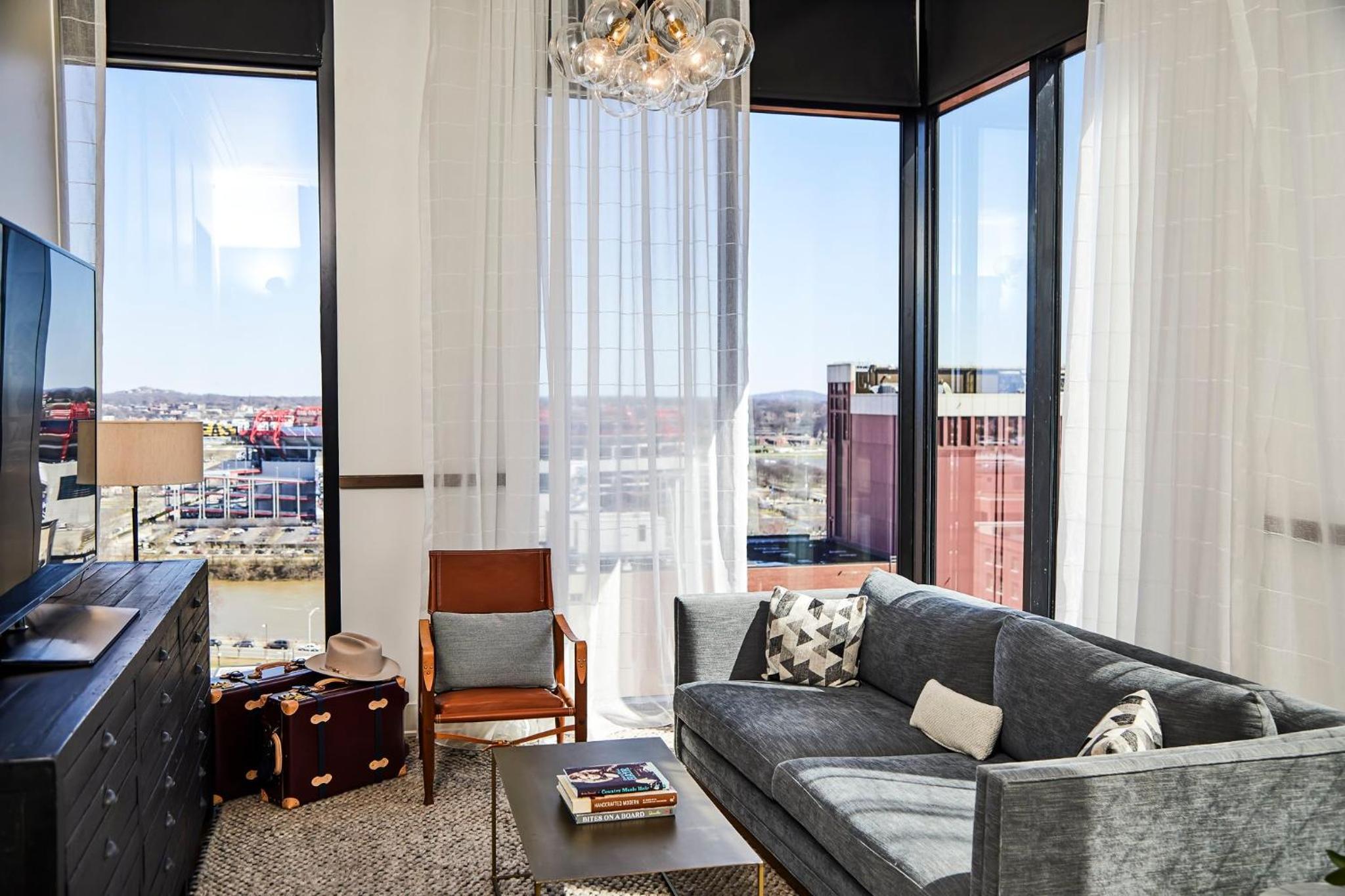 Penthouse Suite, 2 King, River view, High floor