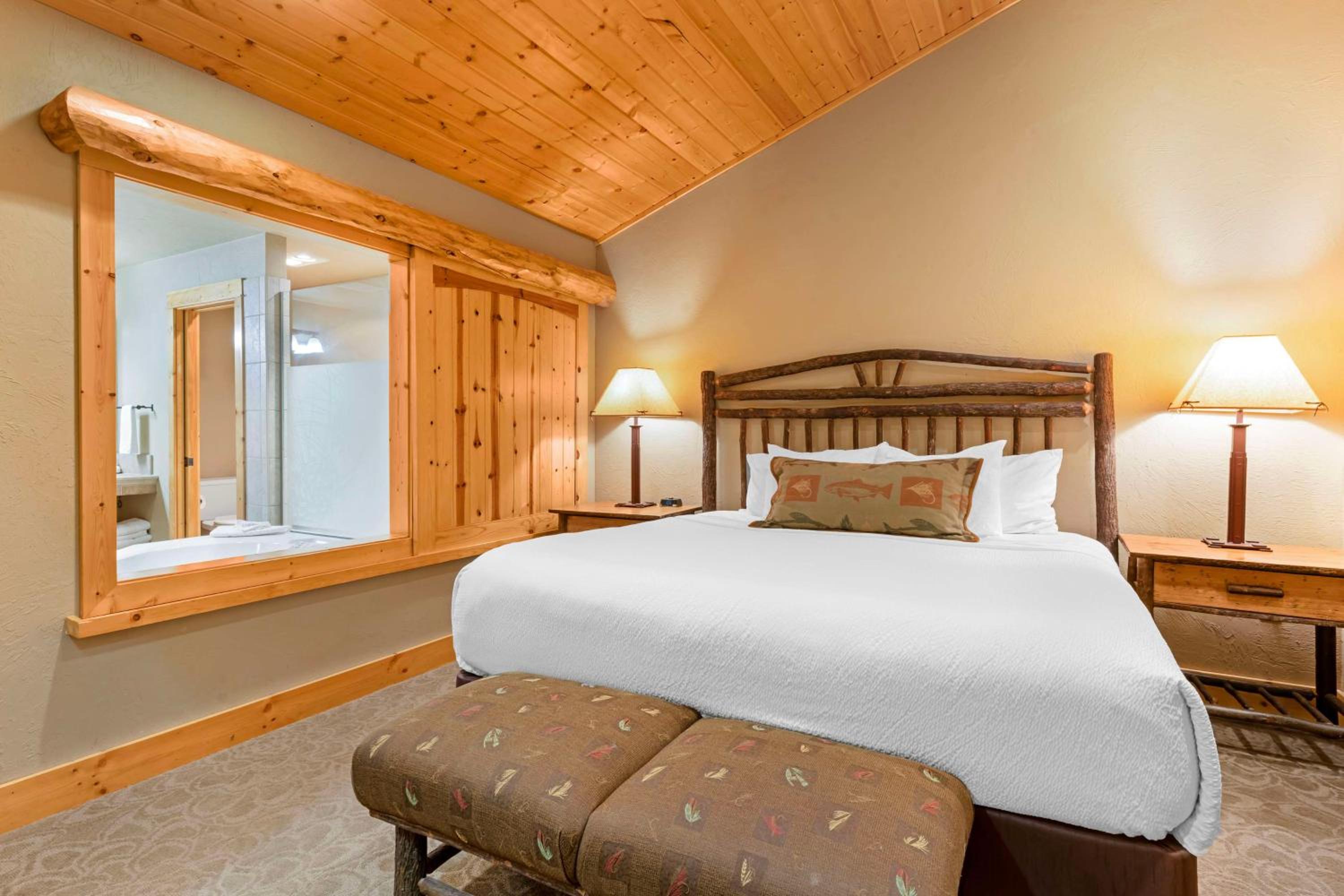 King Suite with Sofa Bed and Jetted Tub