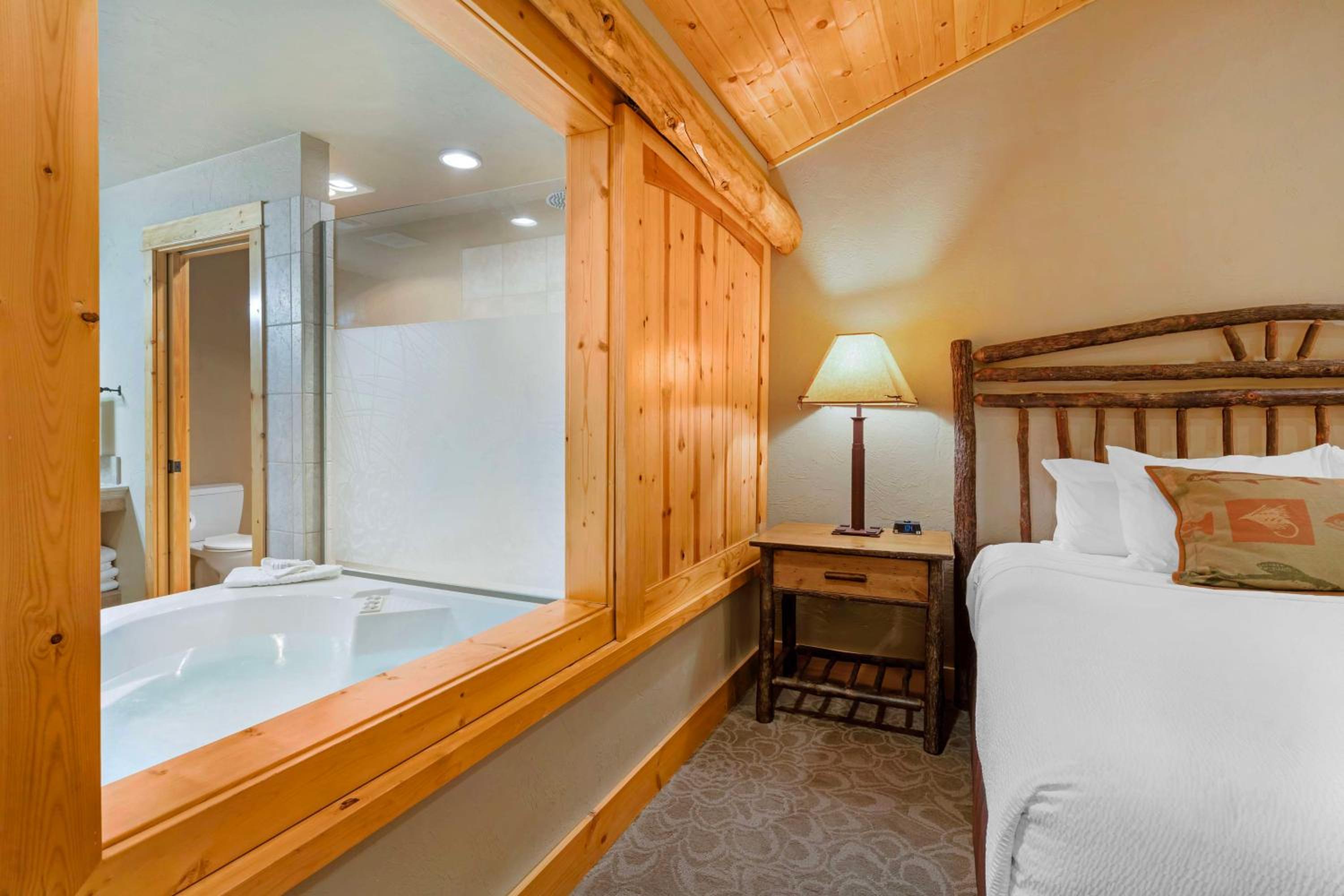 King Suite with Sofa Bed and Jetted Tub