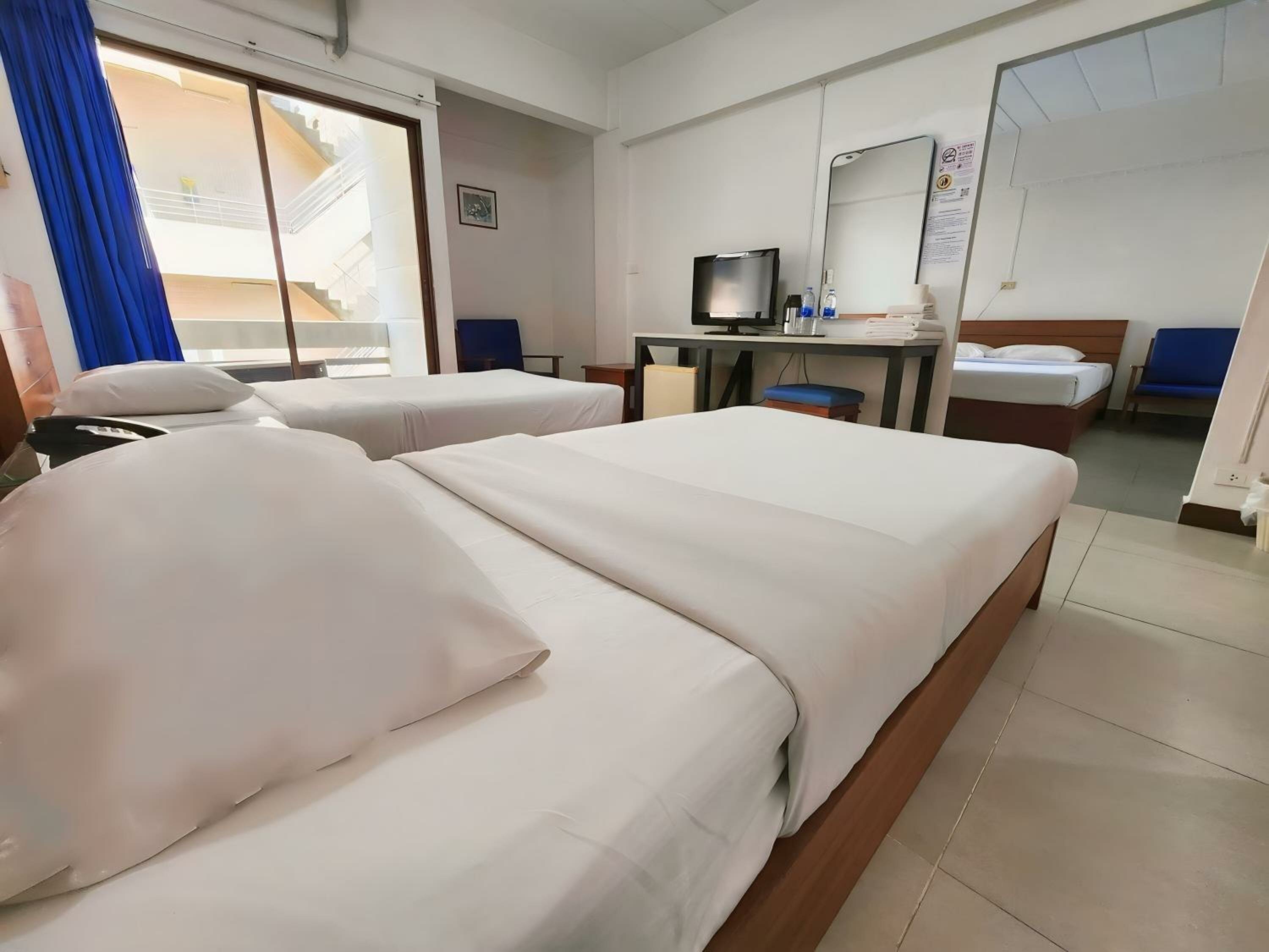 Deluxe Family Room with Two Bathrooms