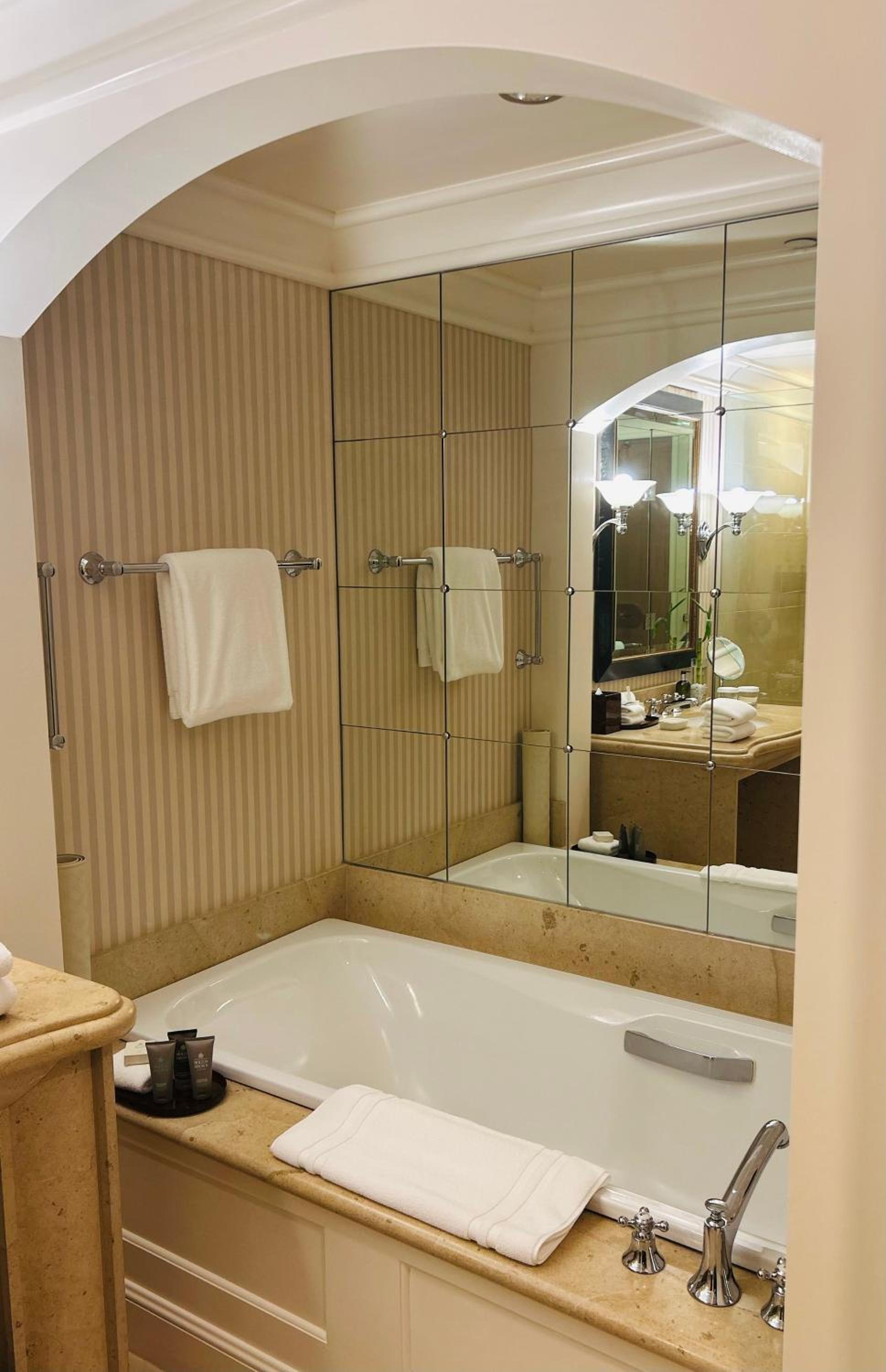 Executive 1 Bedroom Suite King Bed