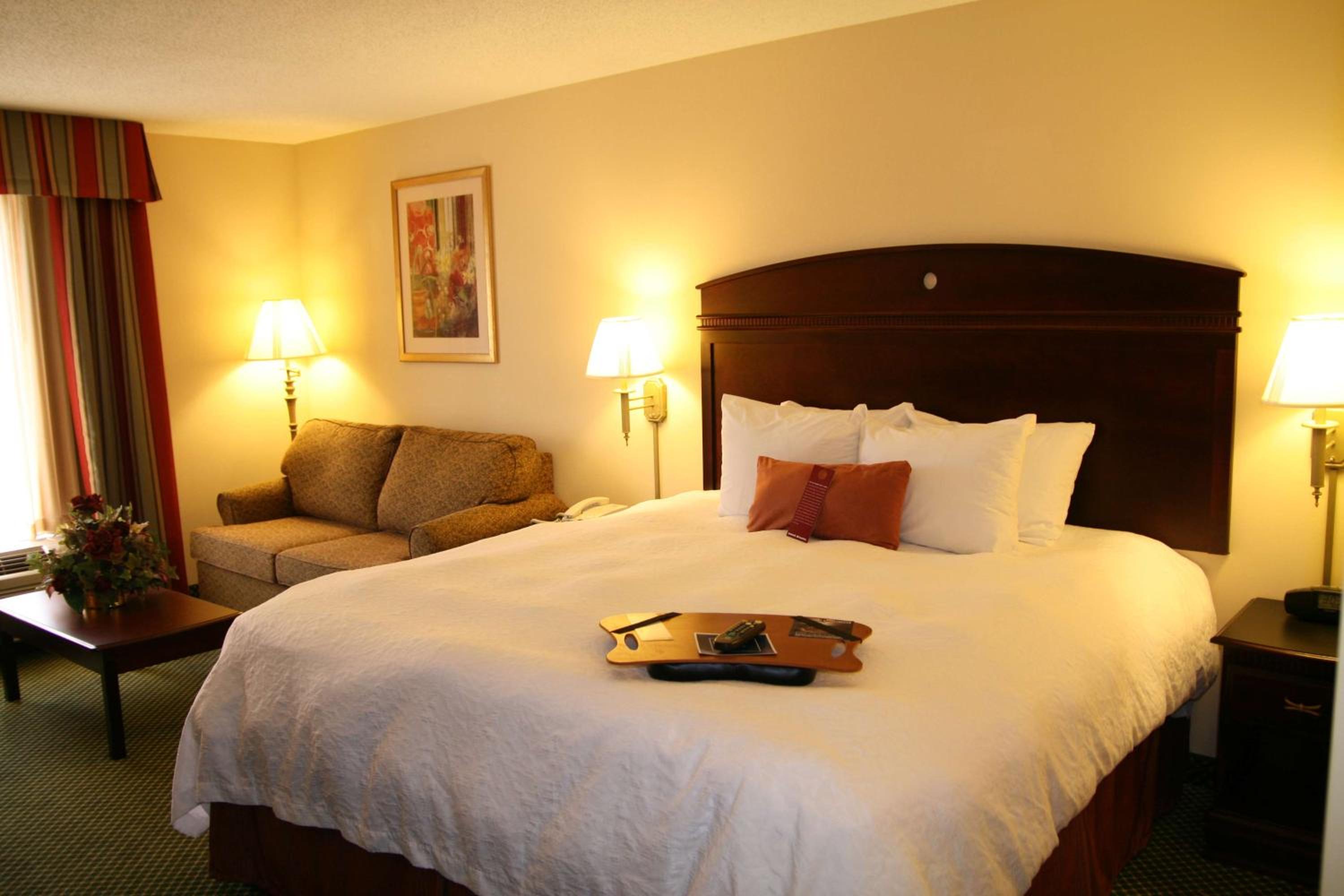 King Room with Sofa Bed and Study - Non-Smoking