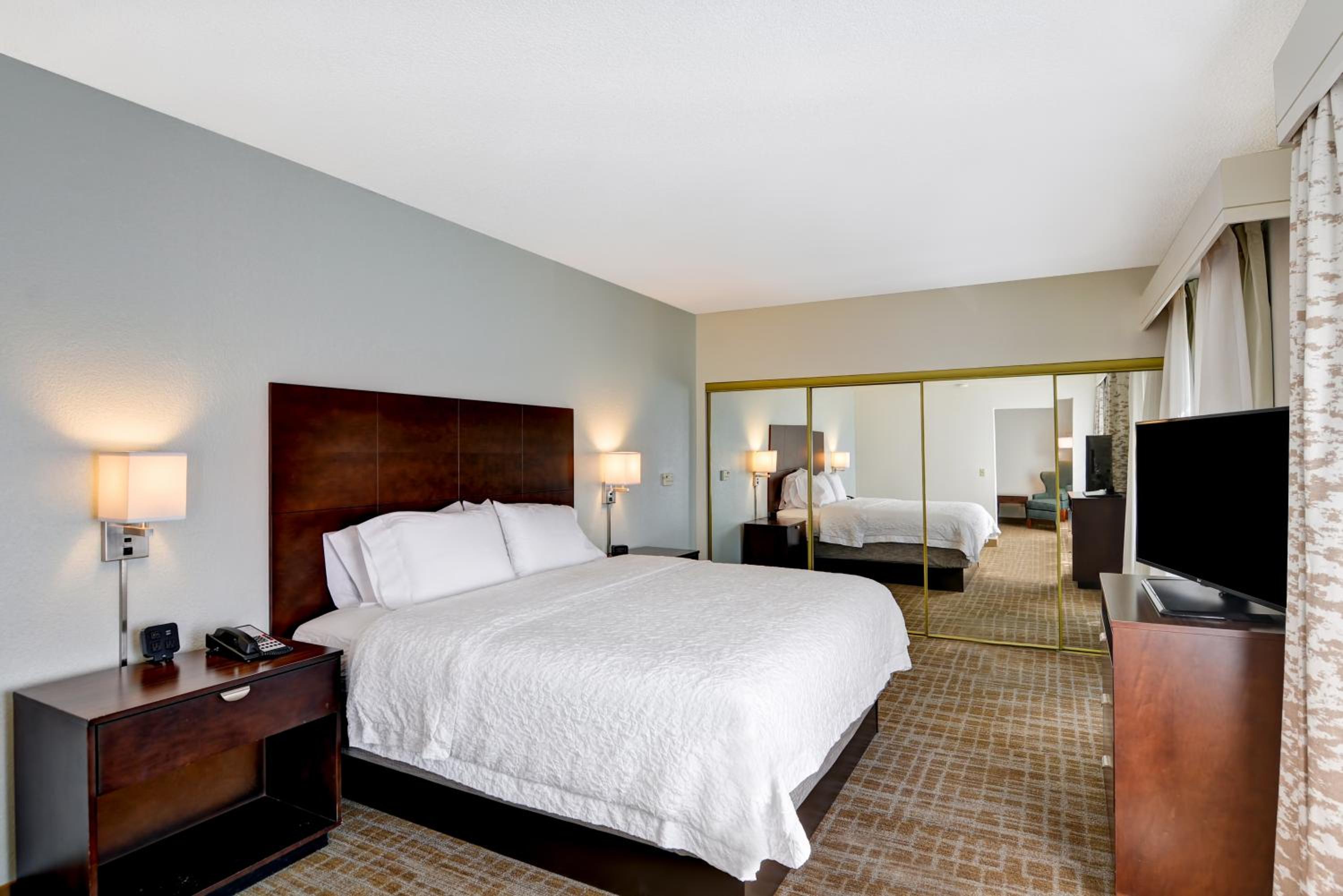 Large King Studio Suite - Non-Smoking