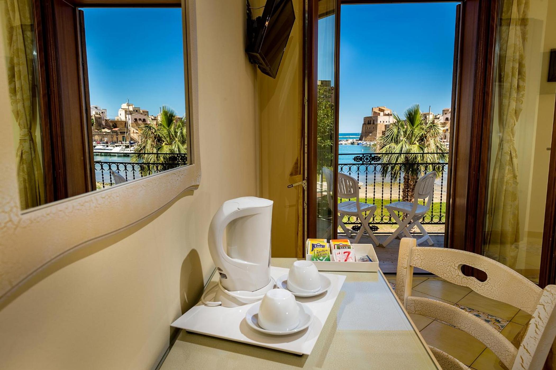 Double Room with Balcony and Sea View