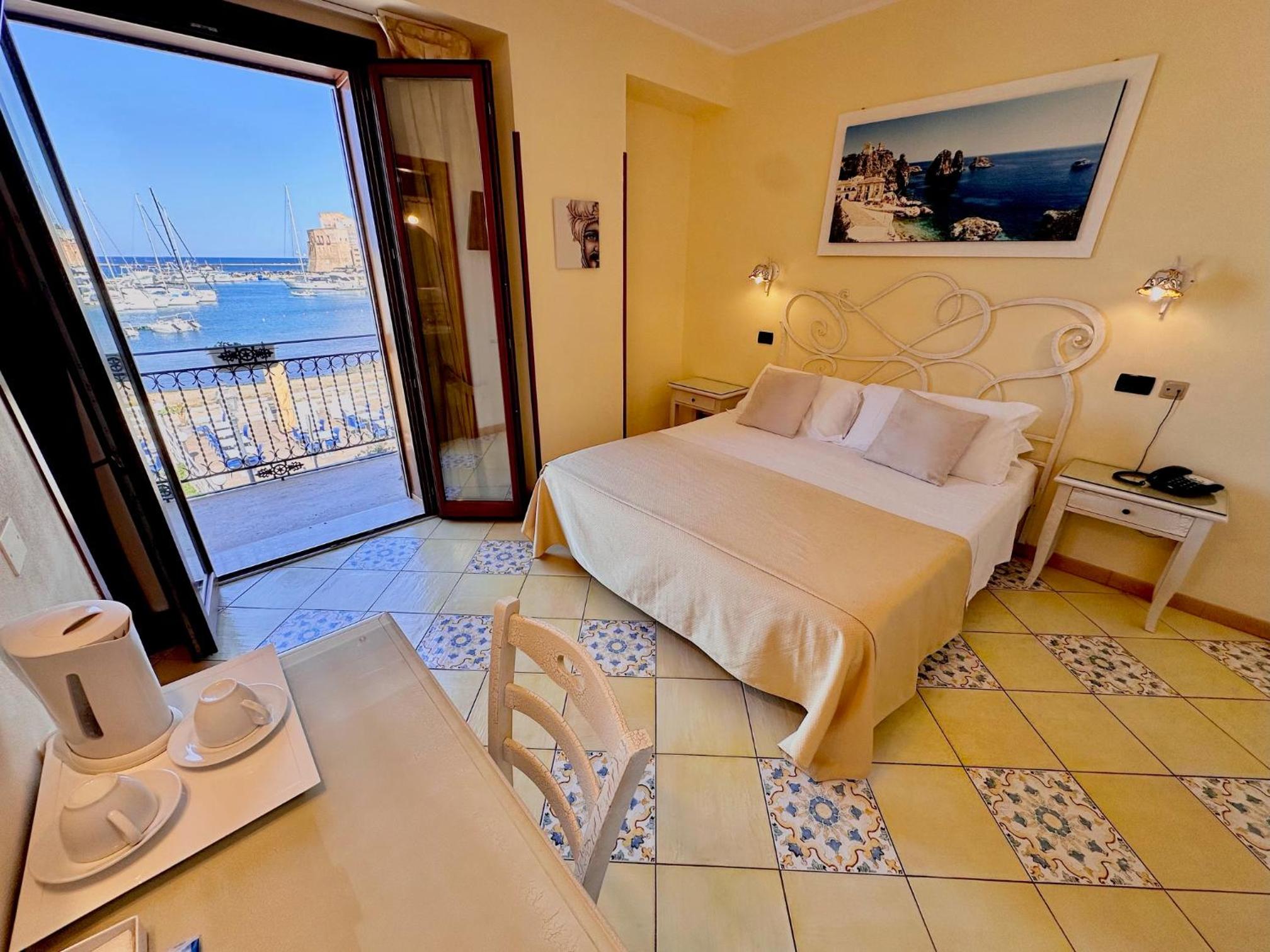 Double Room with Balcony and Sea View