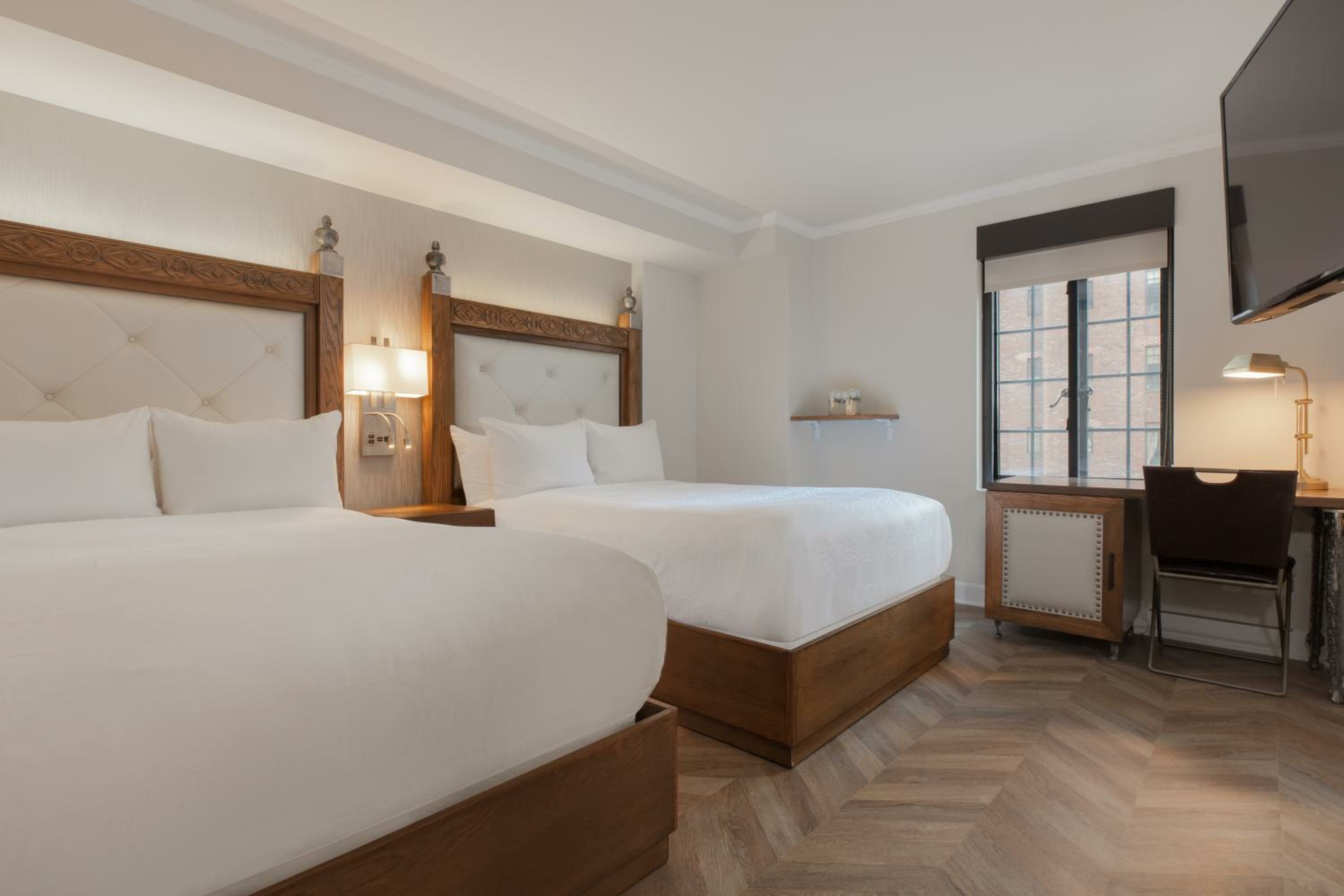 Luxe Two Queen Beds Balcony