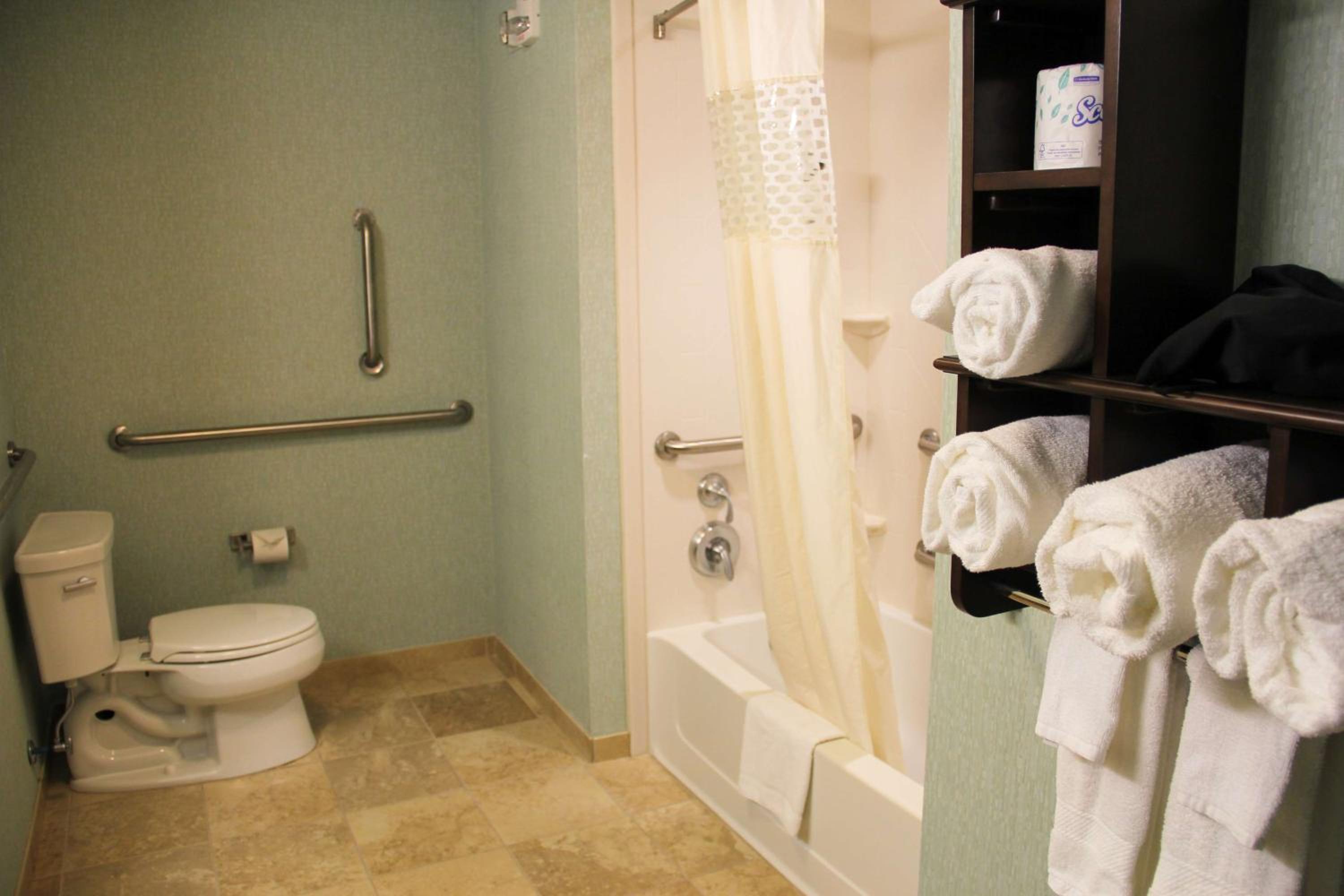 King Room with Tub - Mobility Access/Non-Smoking