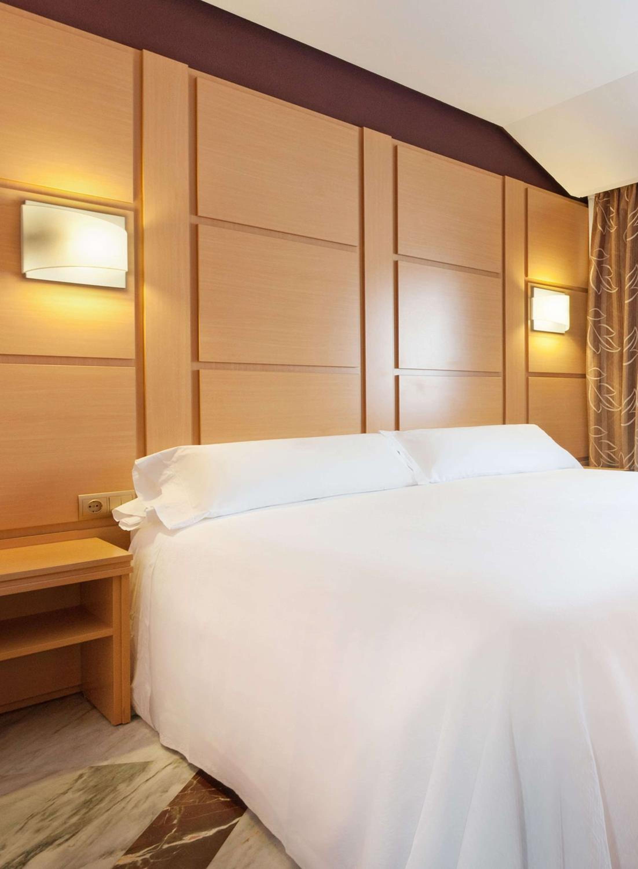 Superior Double Room with Queen Bed