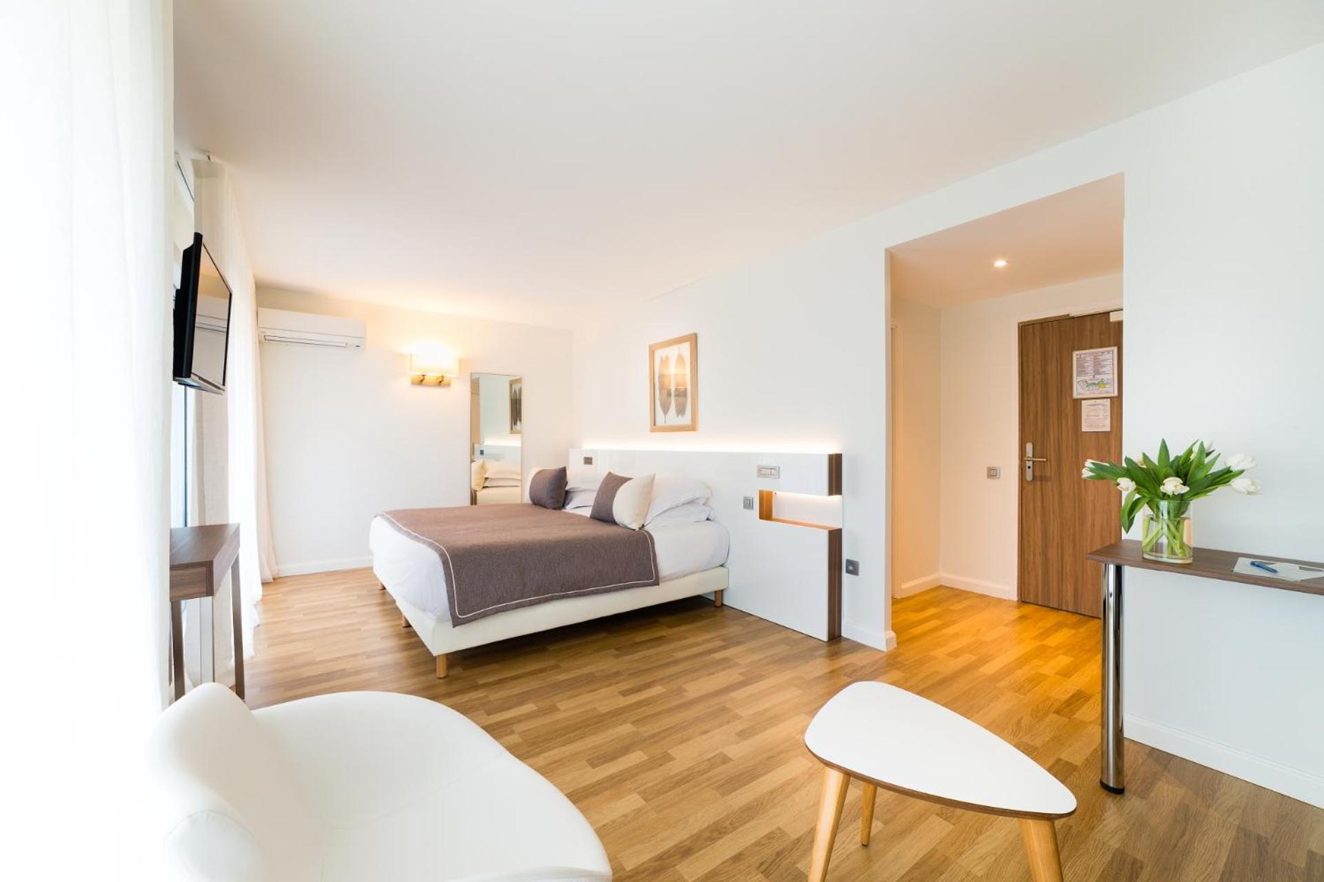 Deluxe Double Room with City View