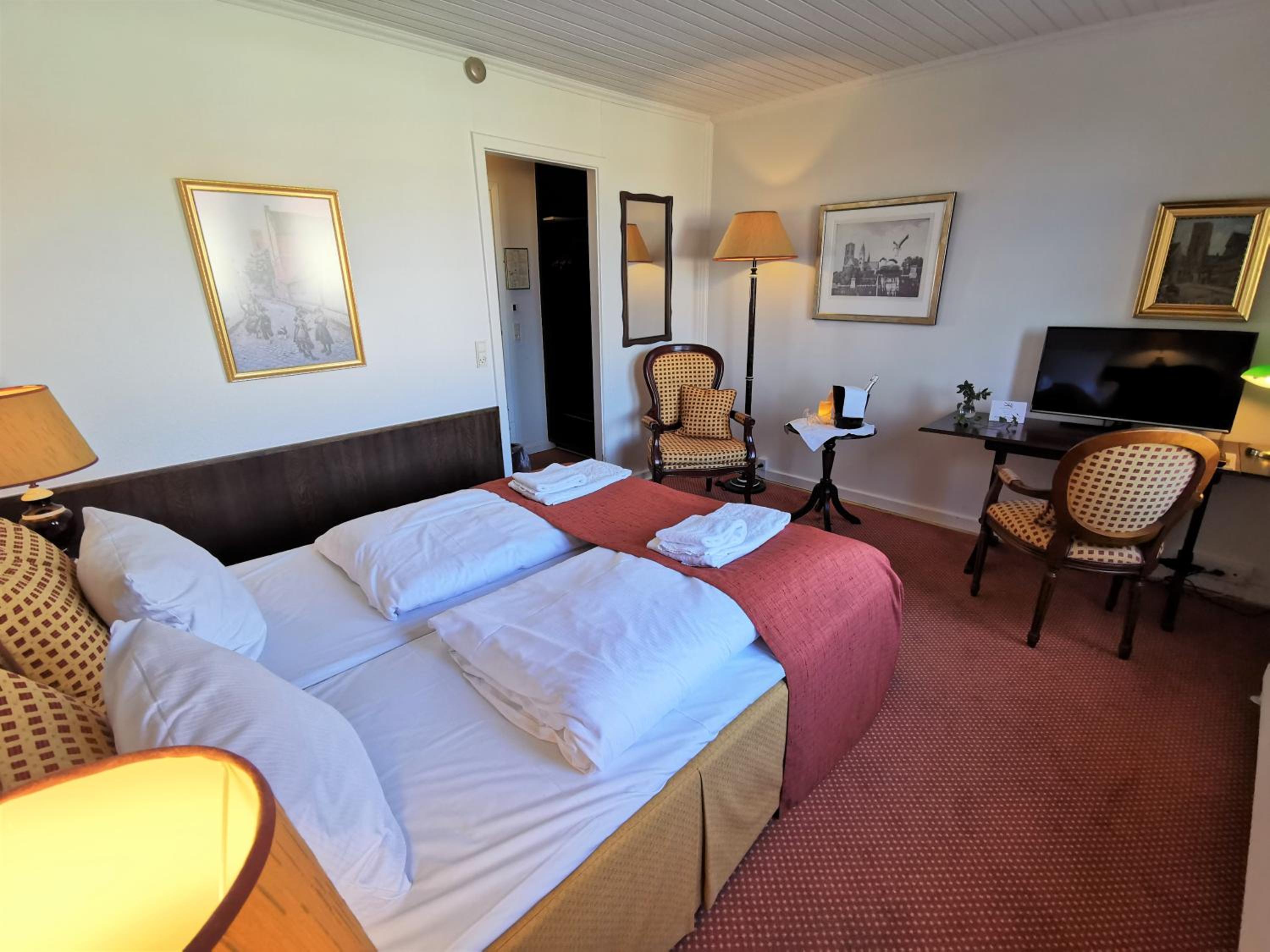 Standard Twin Room