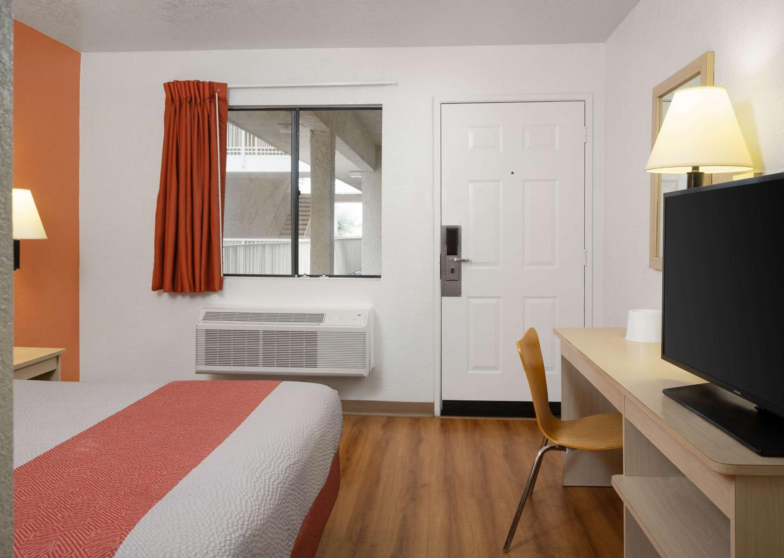 Queen Room - Disability Access - Roll in Shower