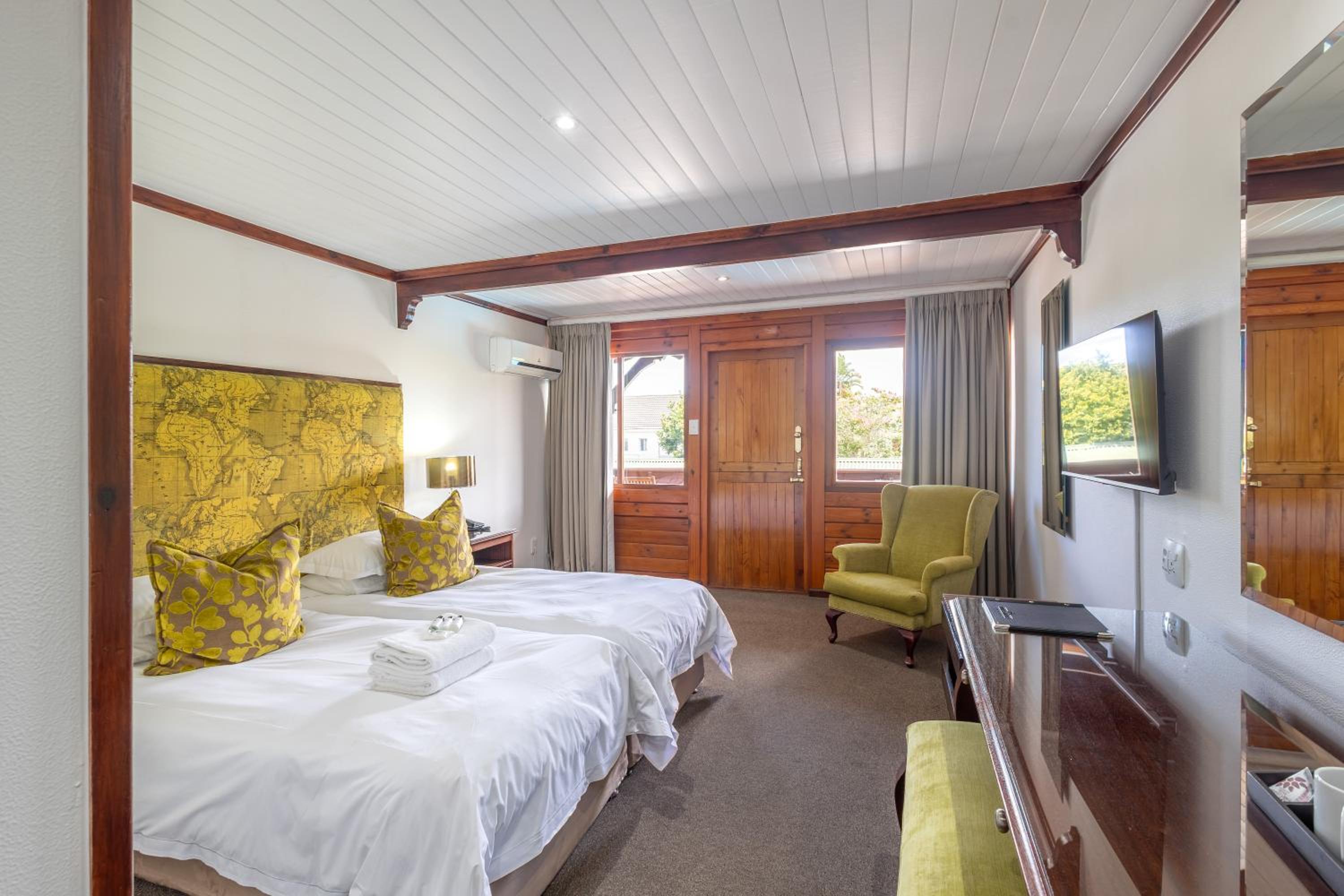 Deluxe Room in Log-Inn Wing