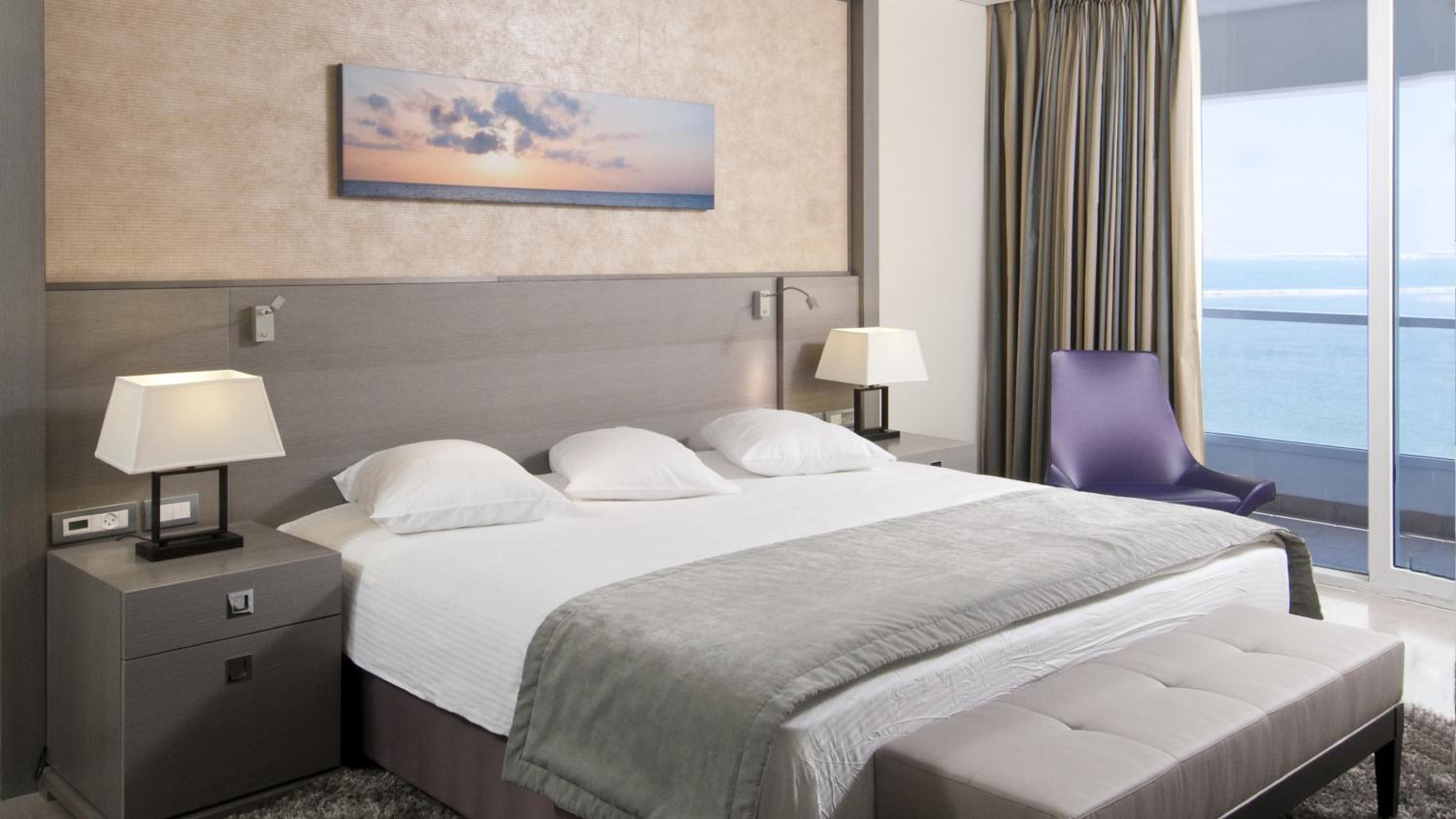 Executive Deluxe Suite with Balcony - Sea View (Adults only)