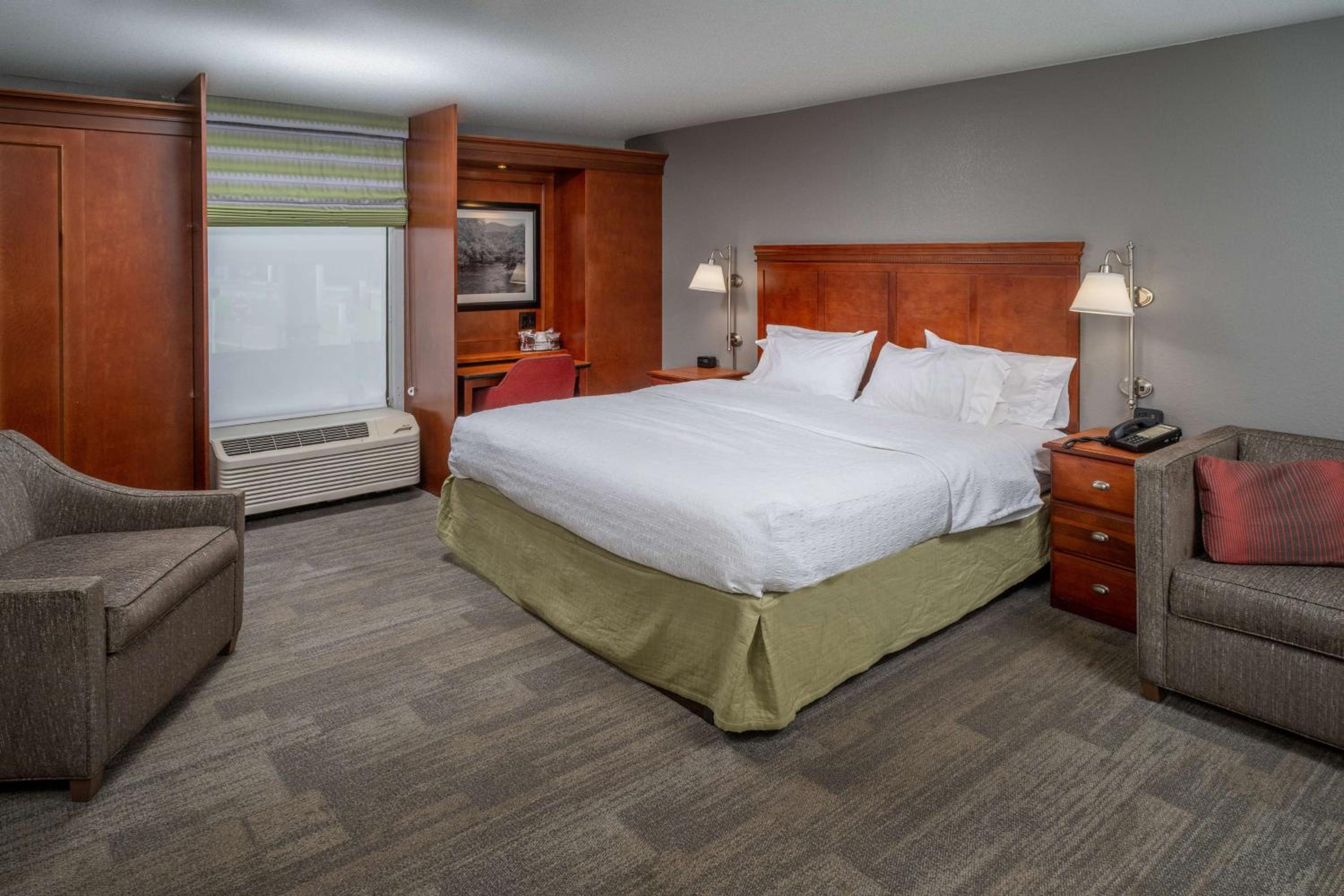 King Room with Sofa Bed and Study - Non-Smoking