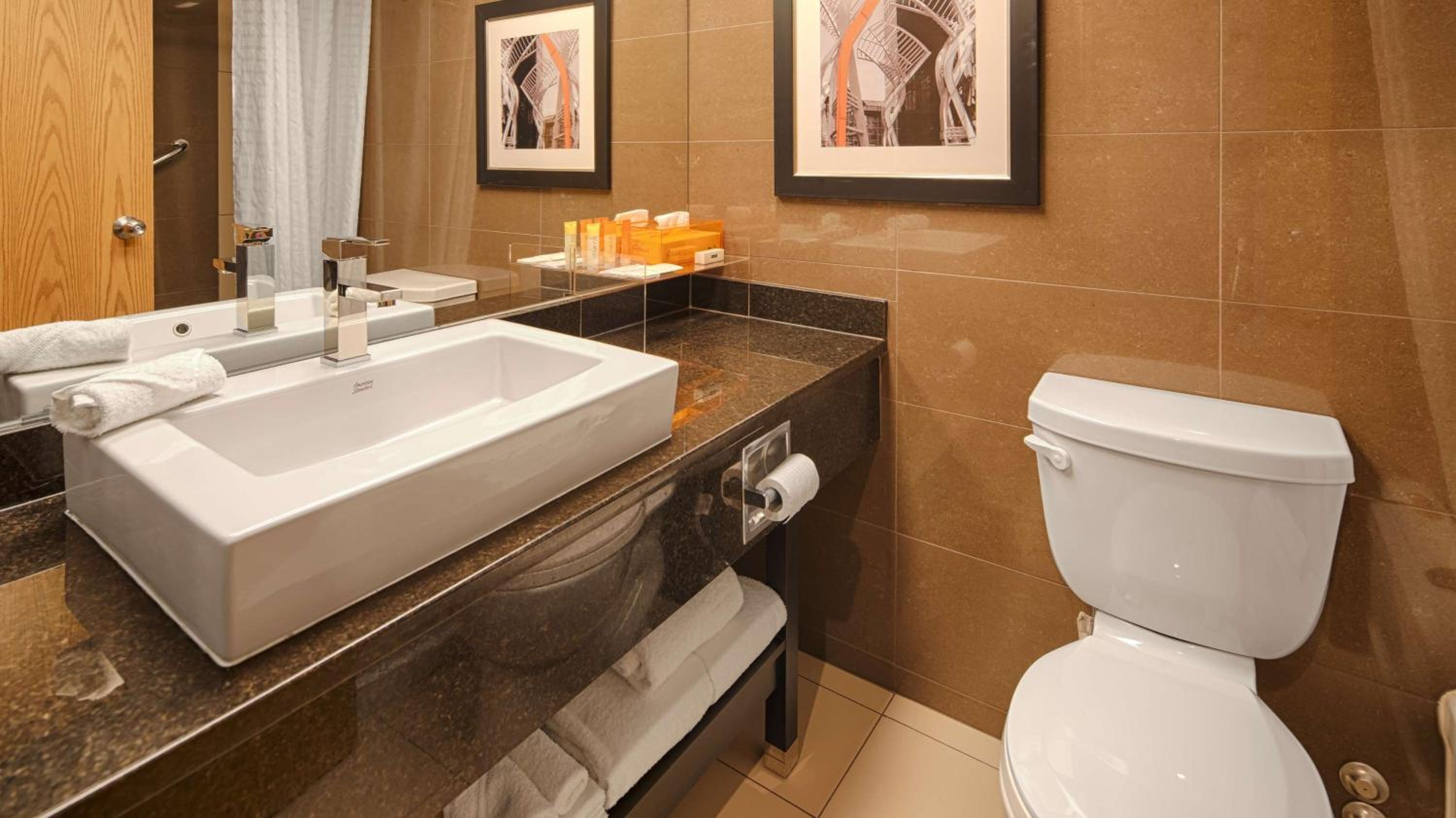 Deluxe Queen Room with Two Queen Beds - Non-Smoking