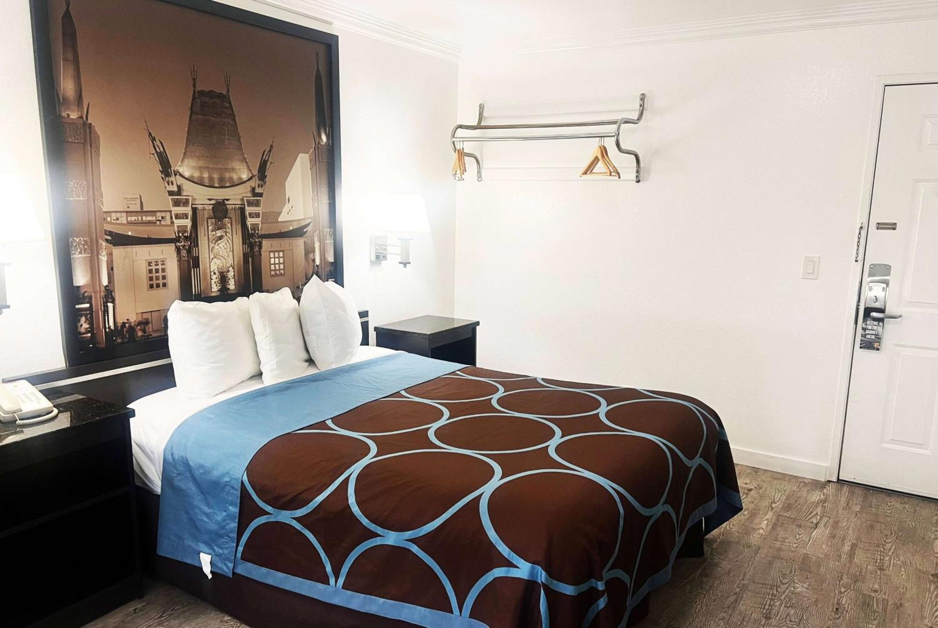 King Room - Disability Access - Non-Smoking