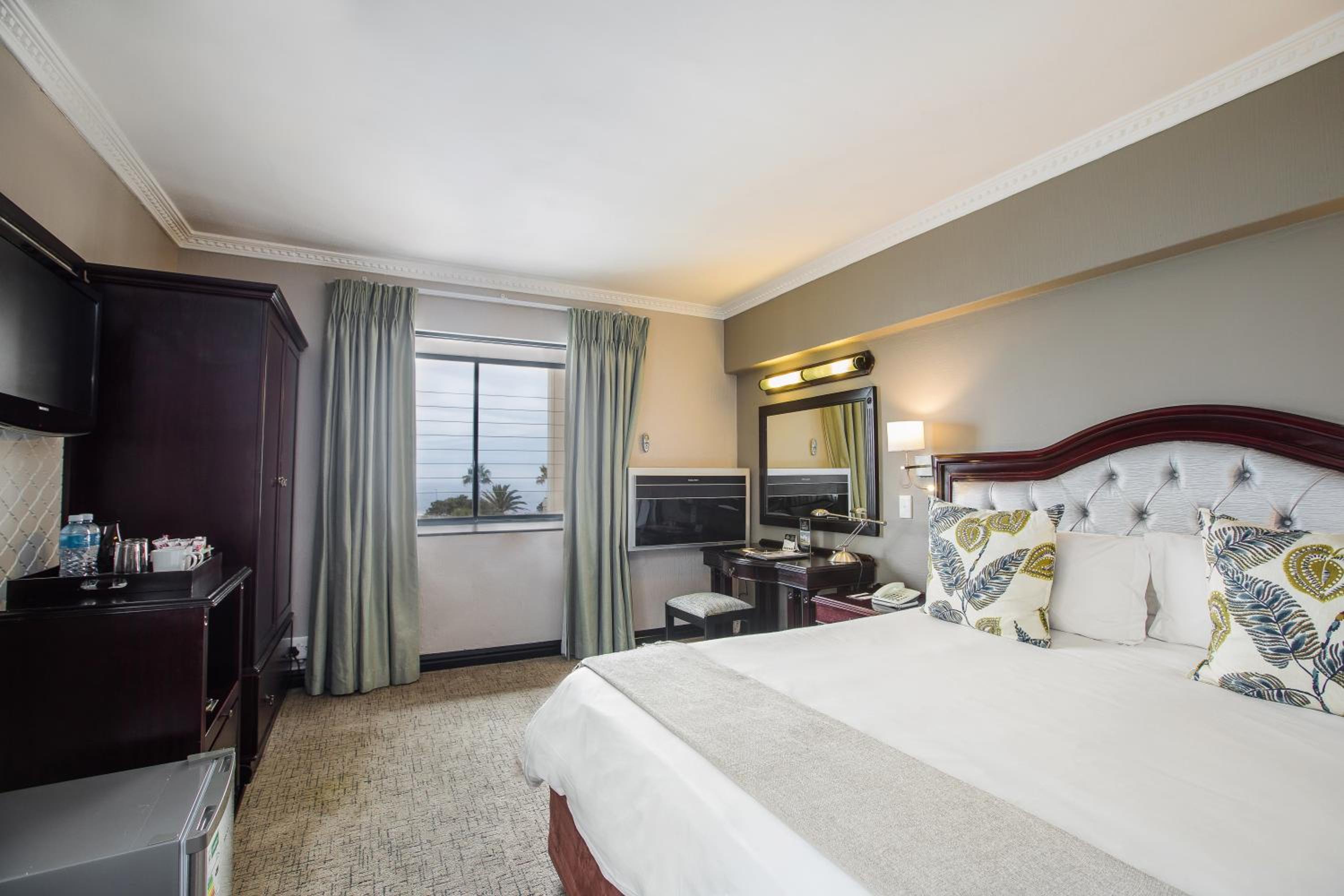 Deluxe Sea View Room with king bed