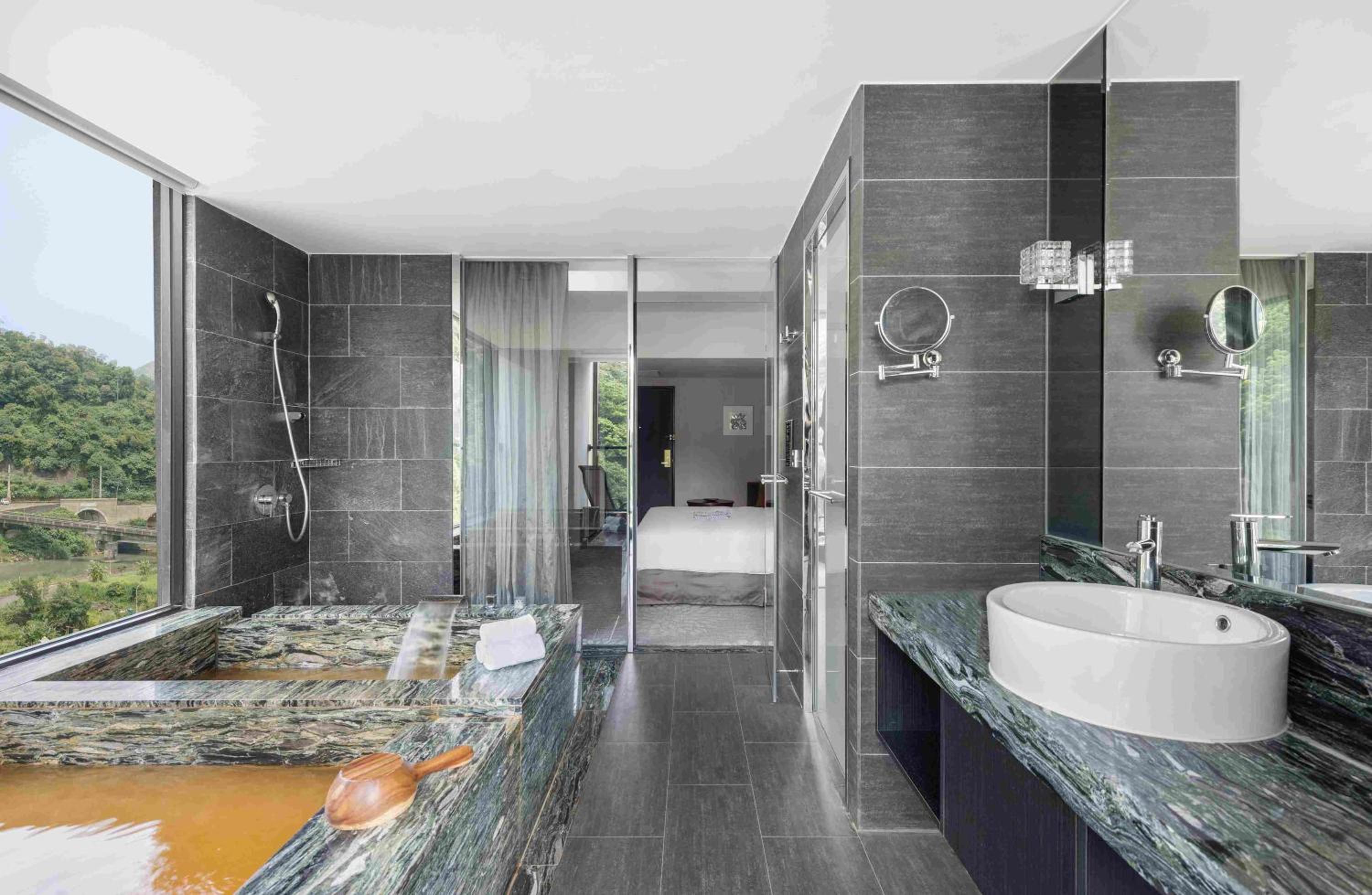 Luxury King Room with Mountain View