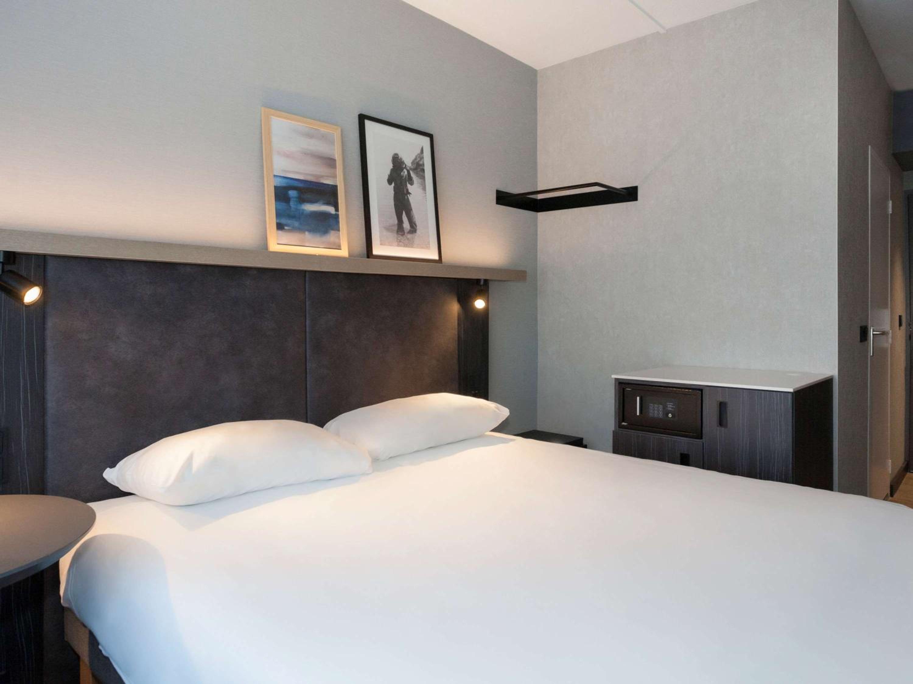 Economy Room