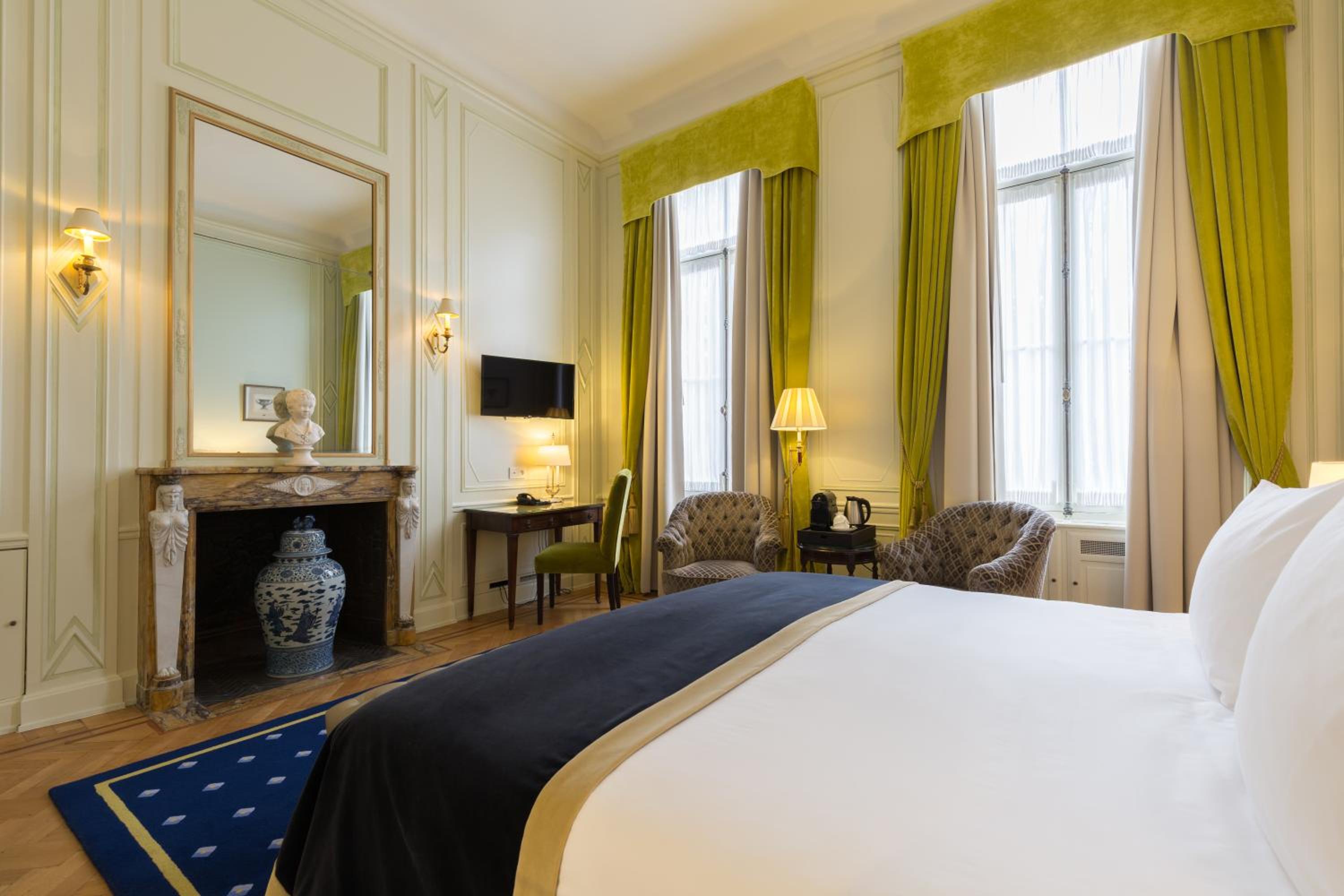 Deluxe Suite