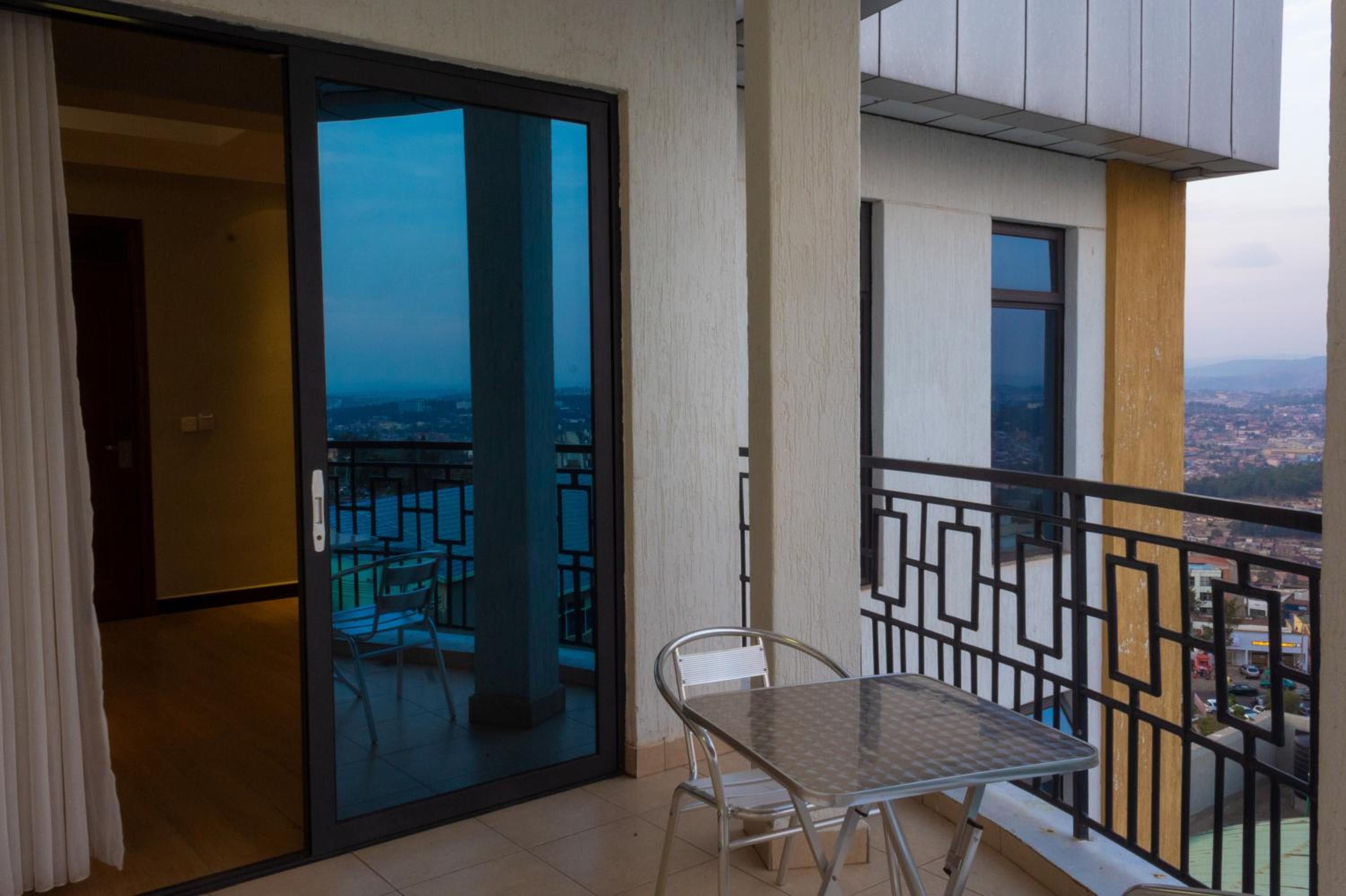 Apartment With Mountain View