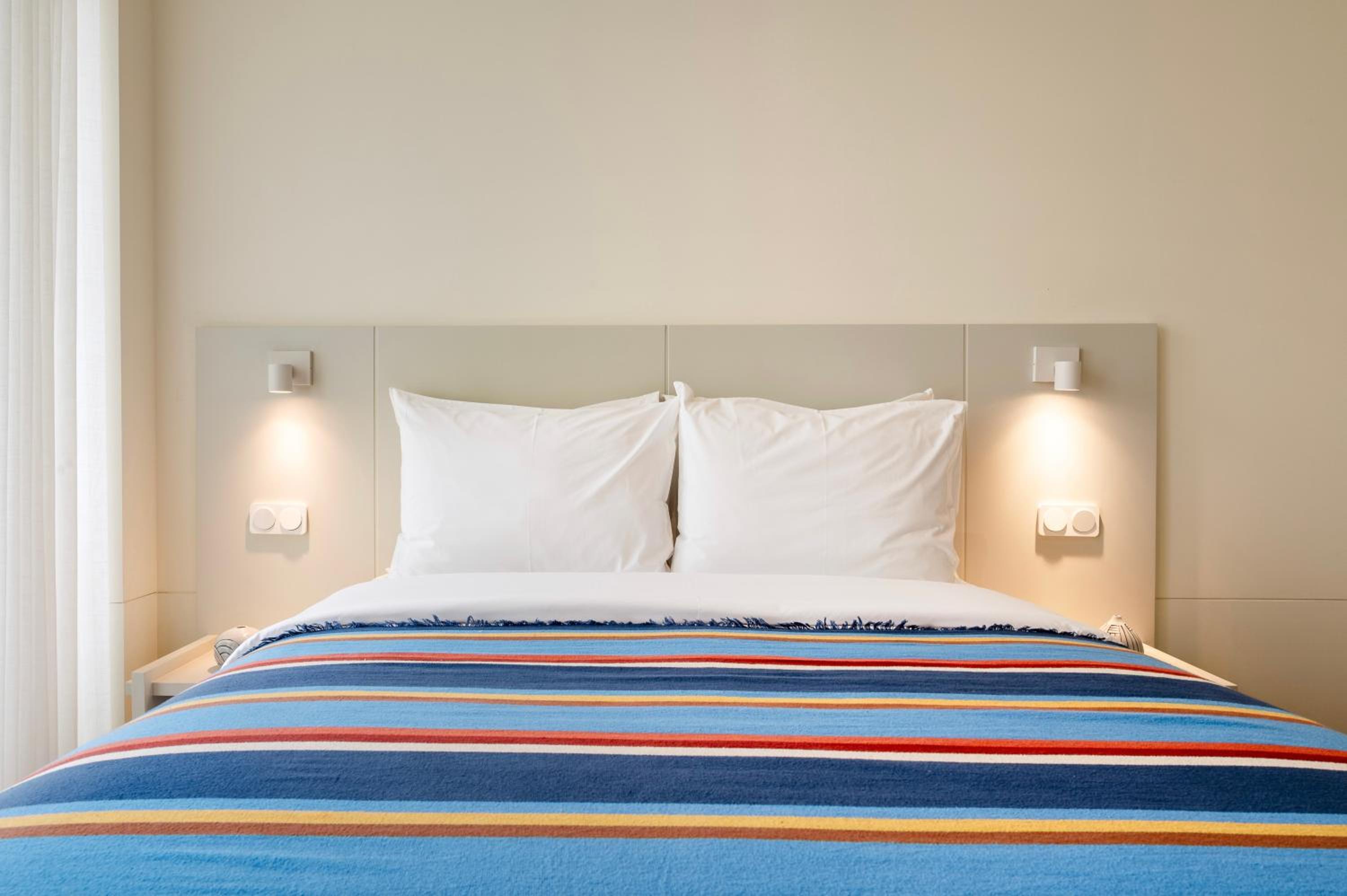 Deluxe Two-bedroom Apartment with City View