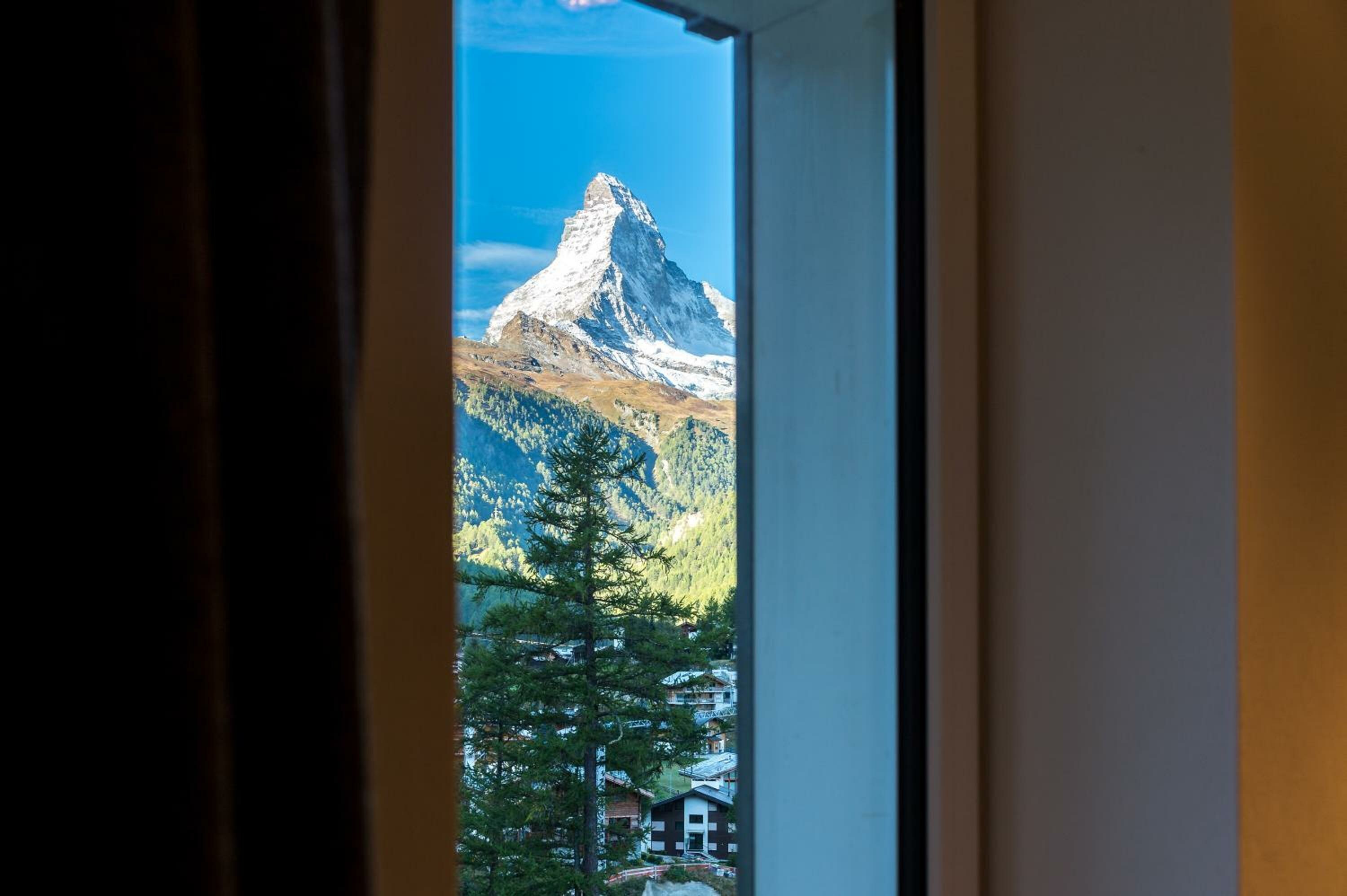 Apartment with Matterhorn view and balcony: 436 ft²/1432 ft²