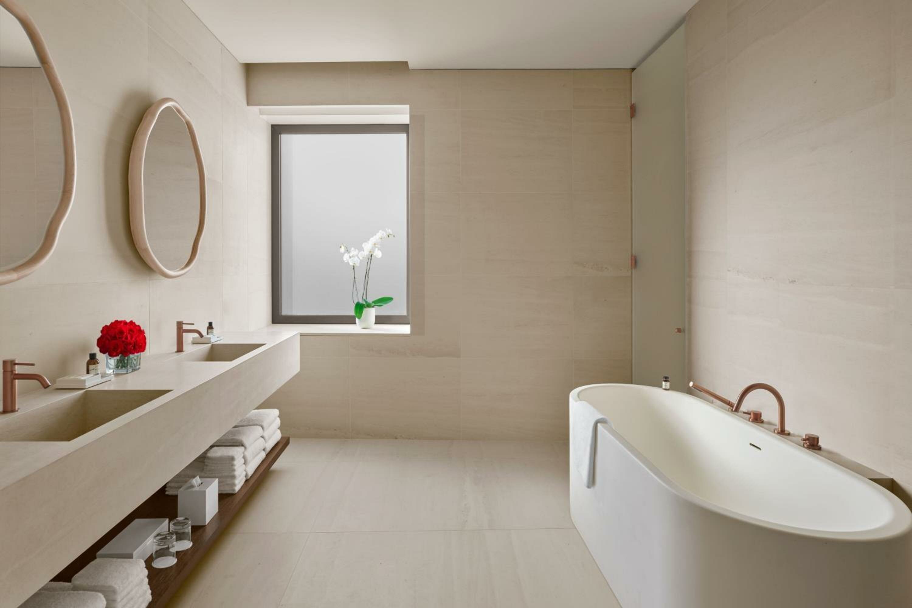 One-Bedroom Premier King Suite