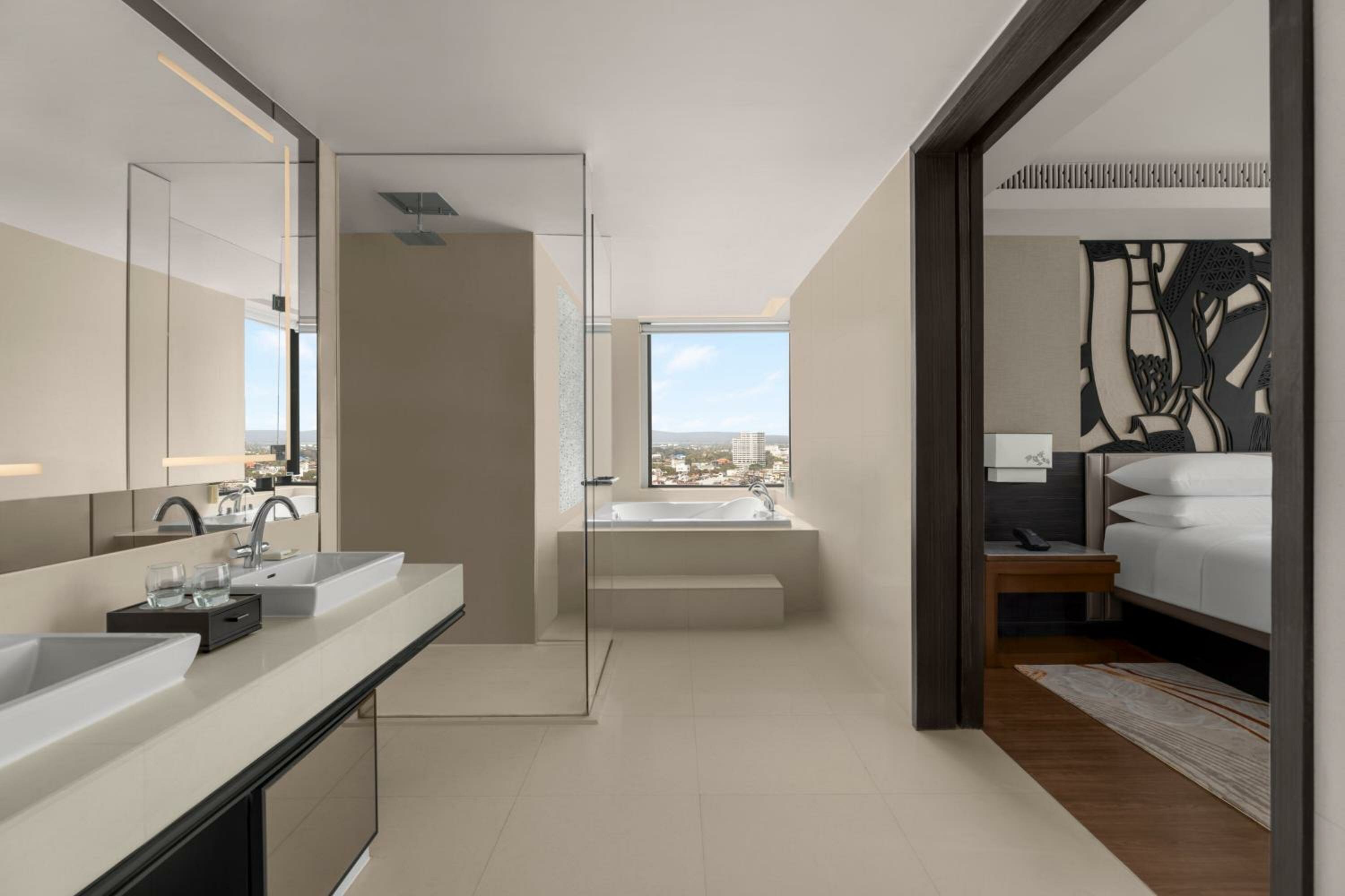 Diplomatic Suite - King Bed - High Floor - Club Lounge Access - Mountain View