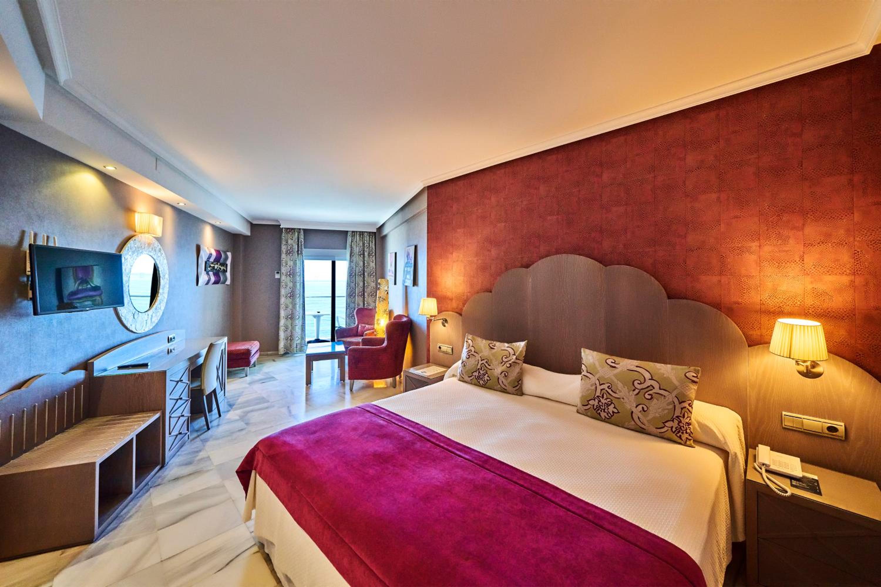 Junior Suite with Sea View and Balcony