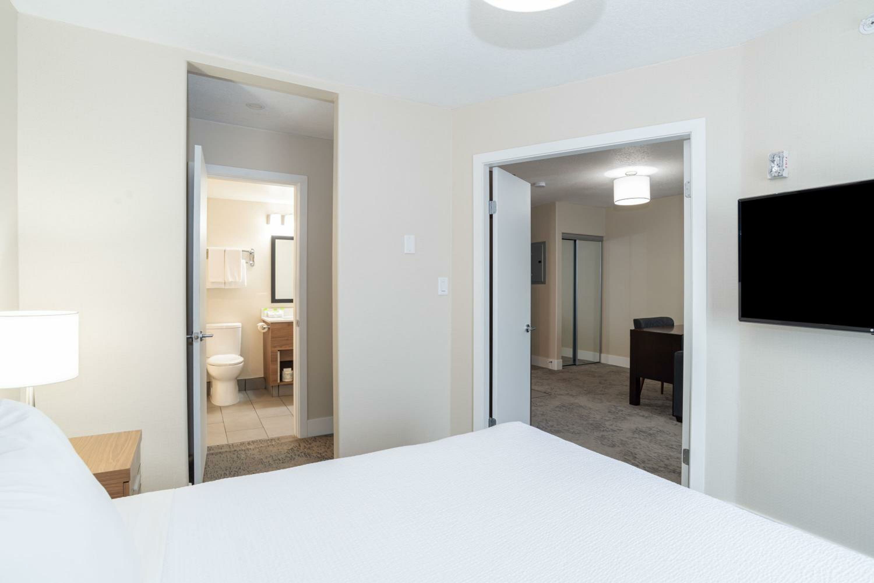 Grand Suite, 1 Queen Bed, Sofa Bed, Kitchenette