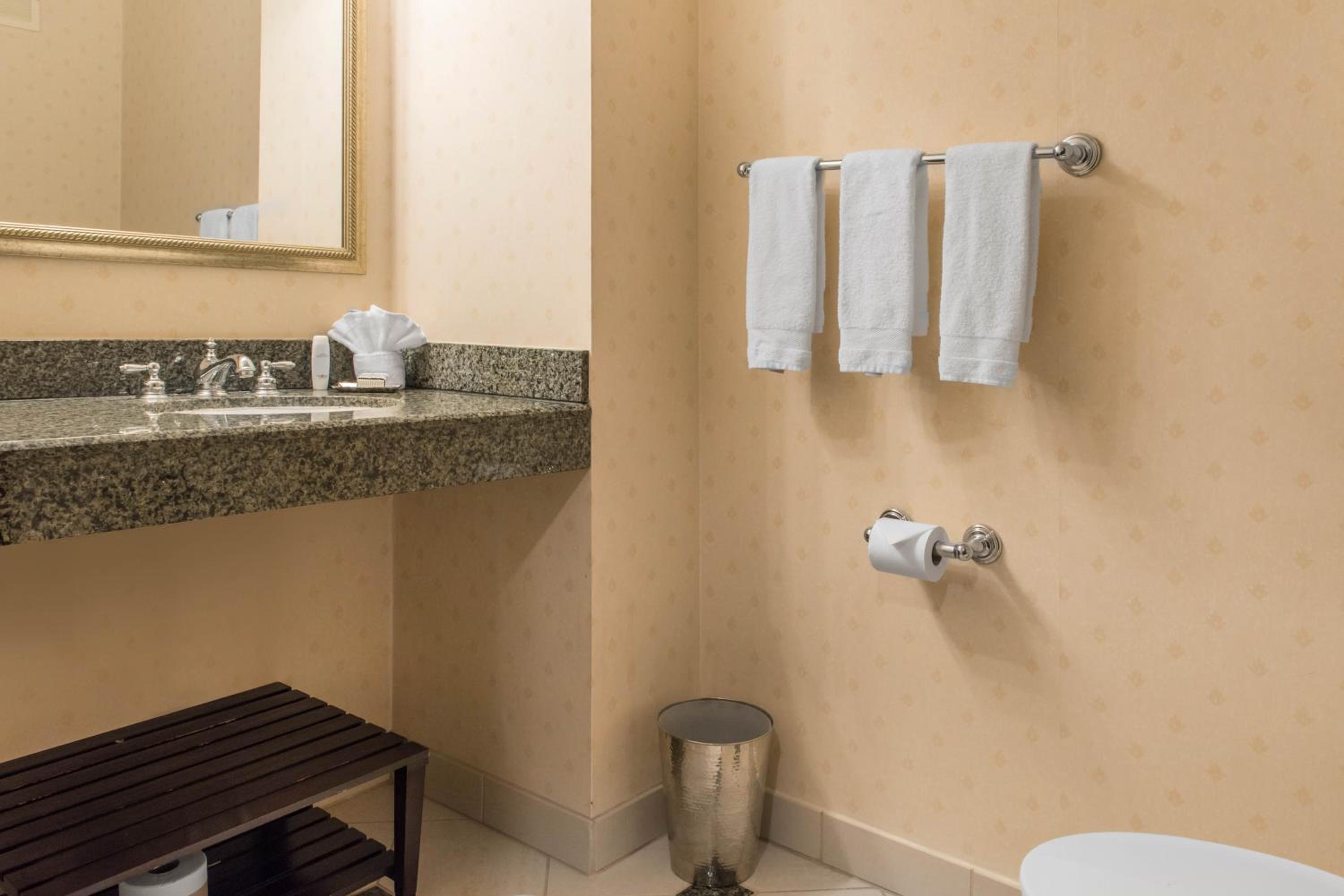 Loft Suite - 1 King Bed