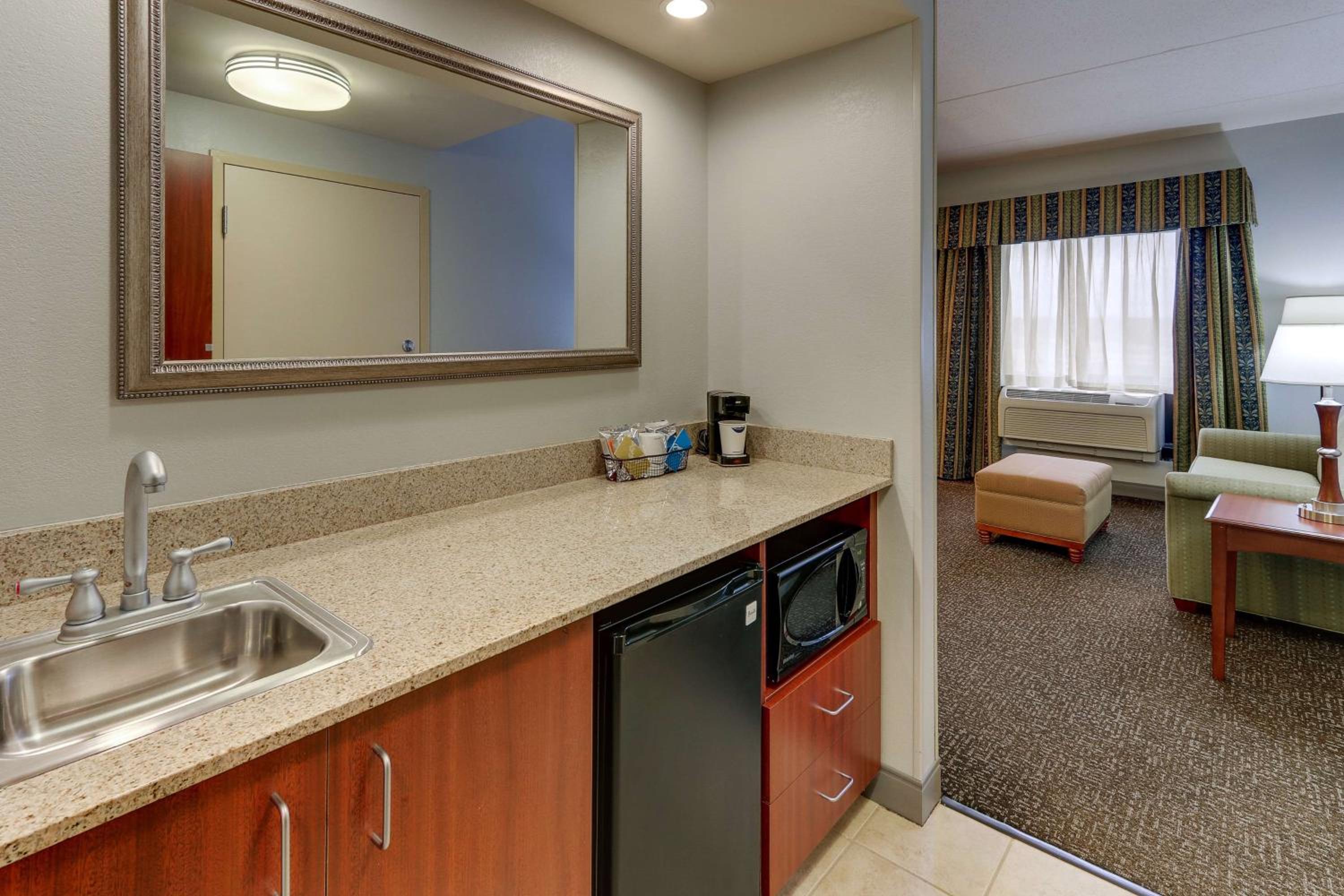 King Studio Suite with Kitchenette - Non-Smoking