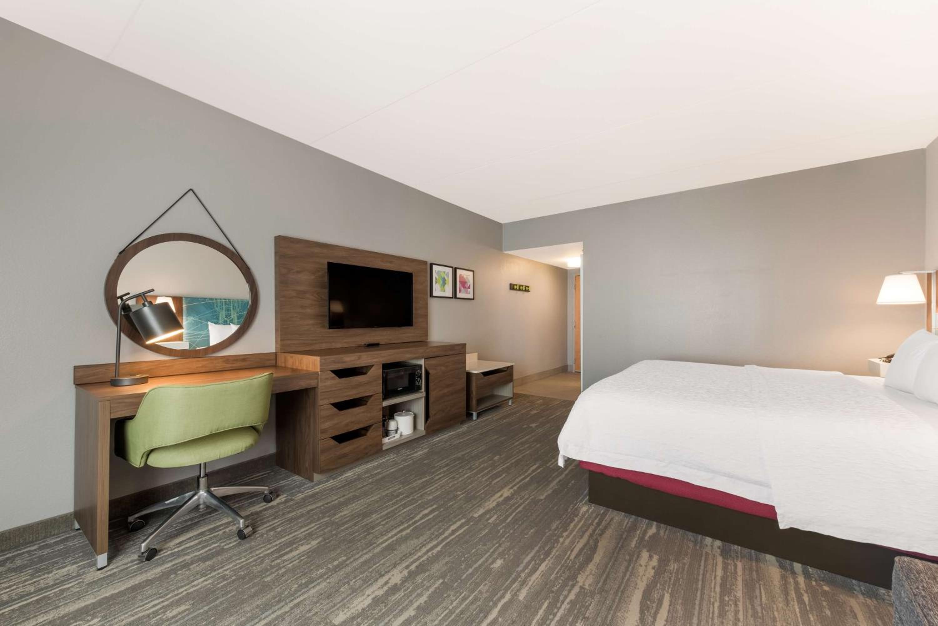 King Room with Sofa Bed and Study - Non-Smoking