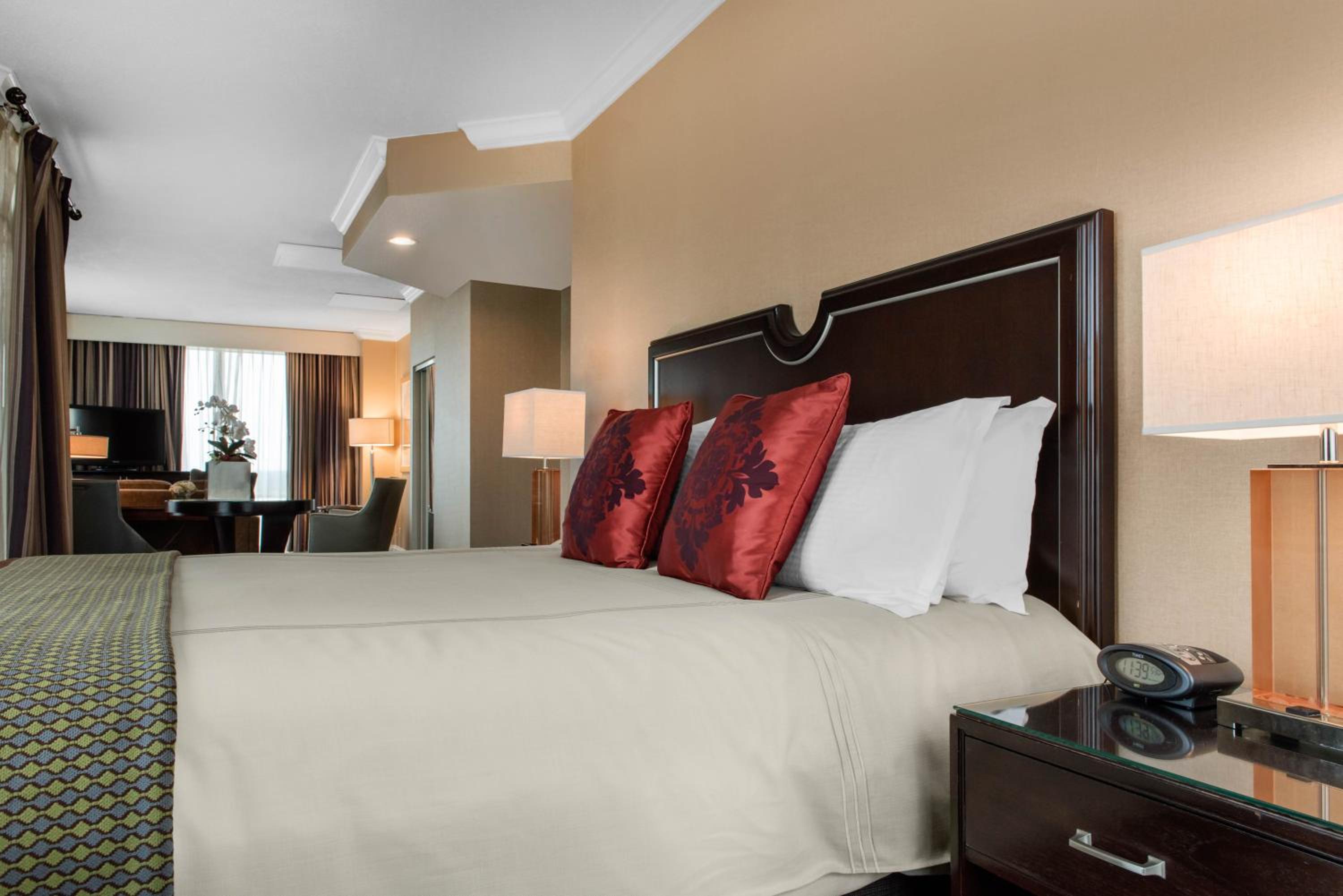 Plaza Suite - 1 King Bed