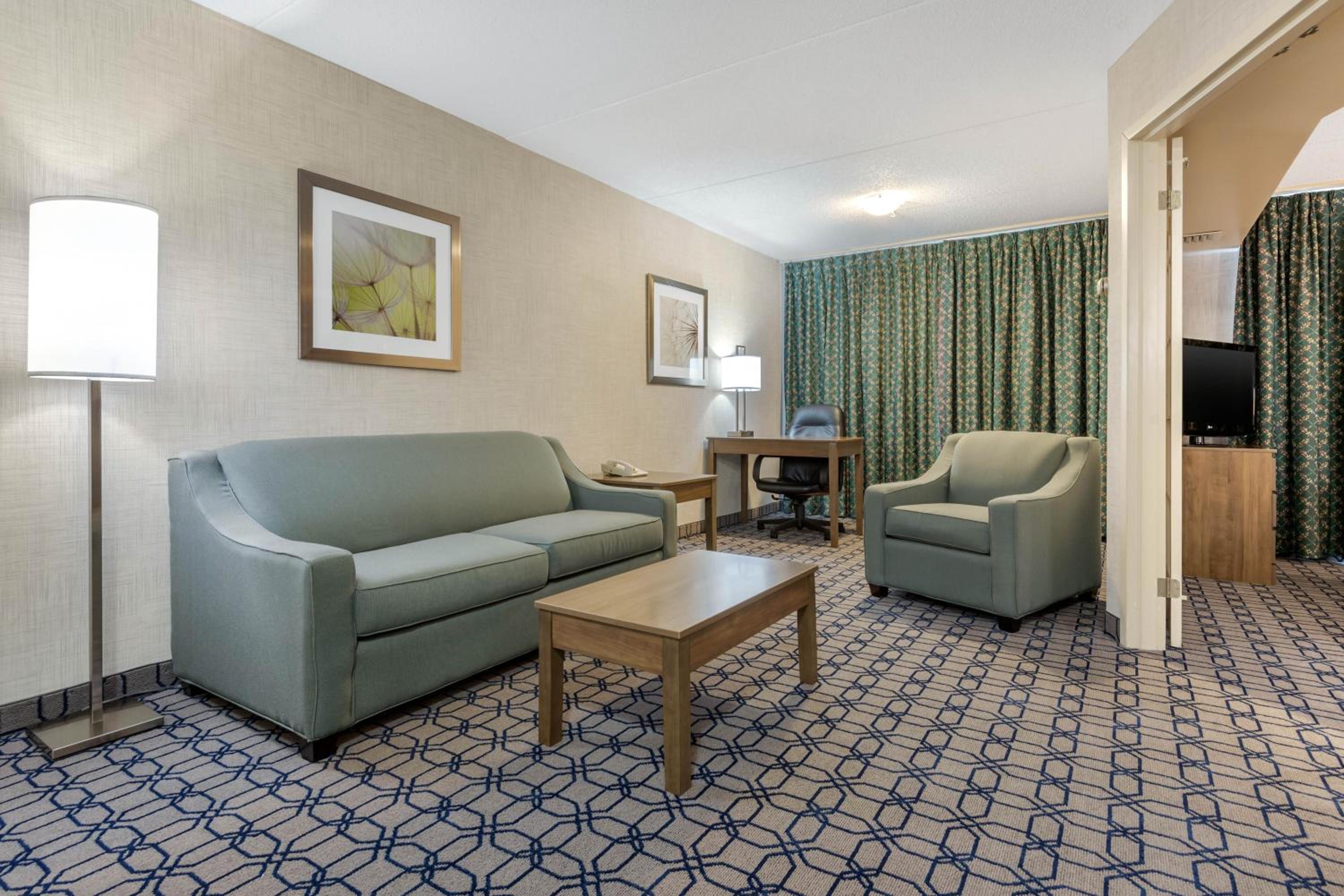 King Suite - Non-Smoking