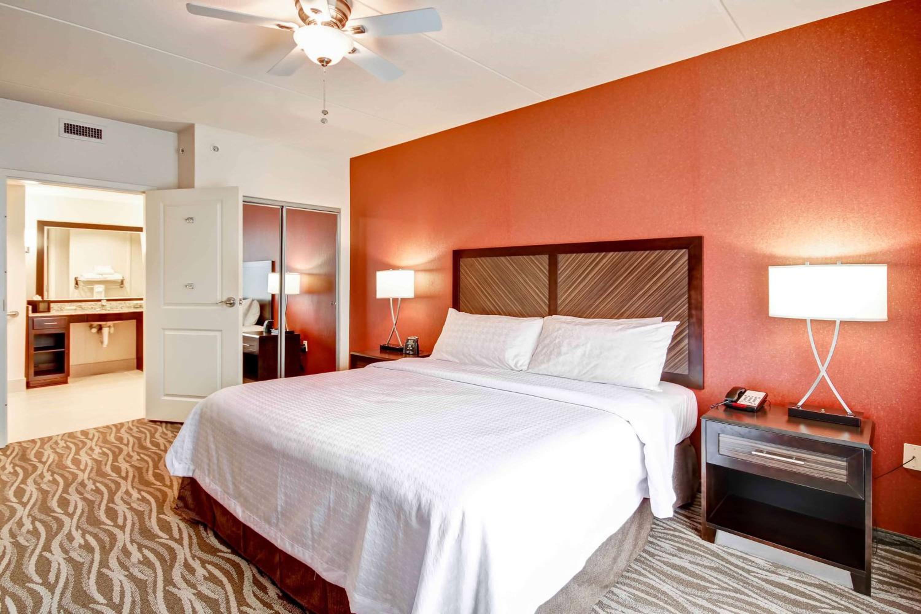 King Suite - Mobility/Hearing Access with Bath Tub