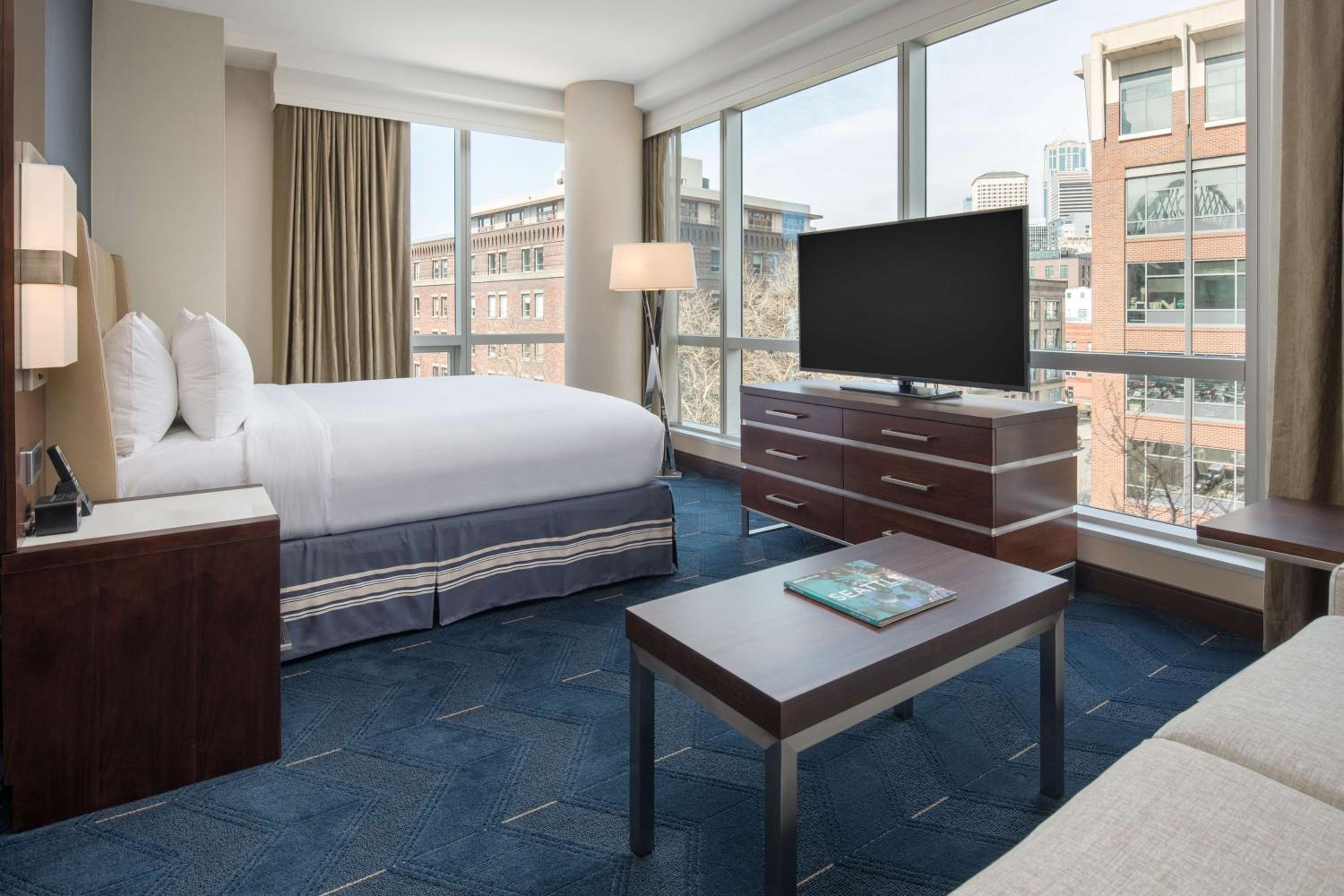 King Studio with Sofa Bed