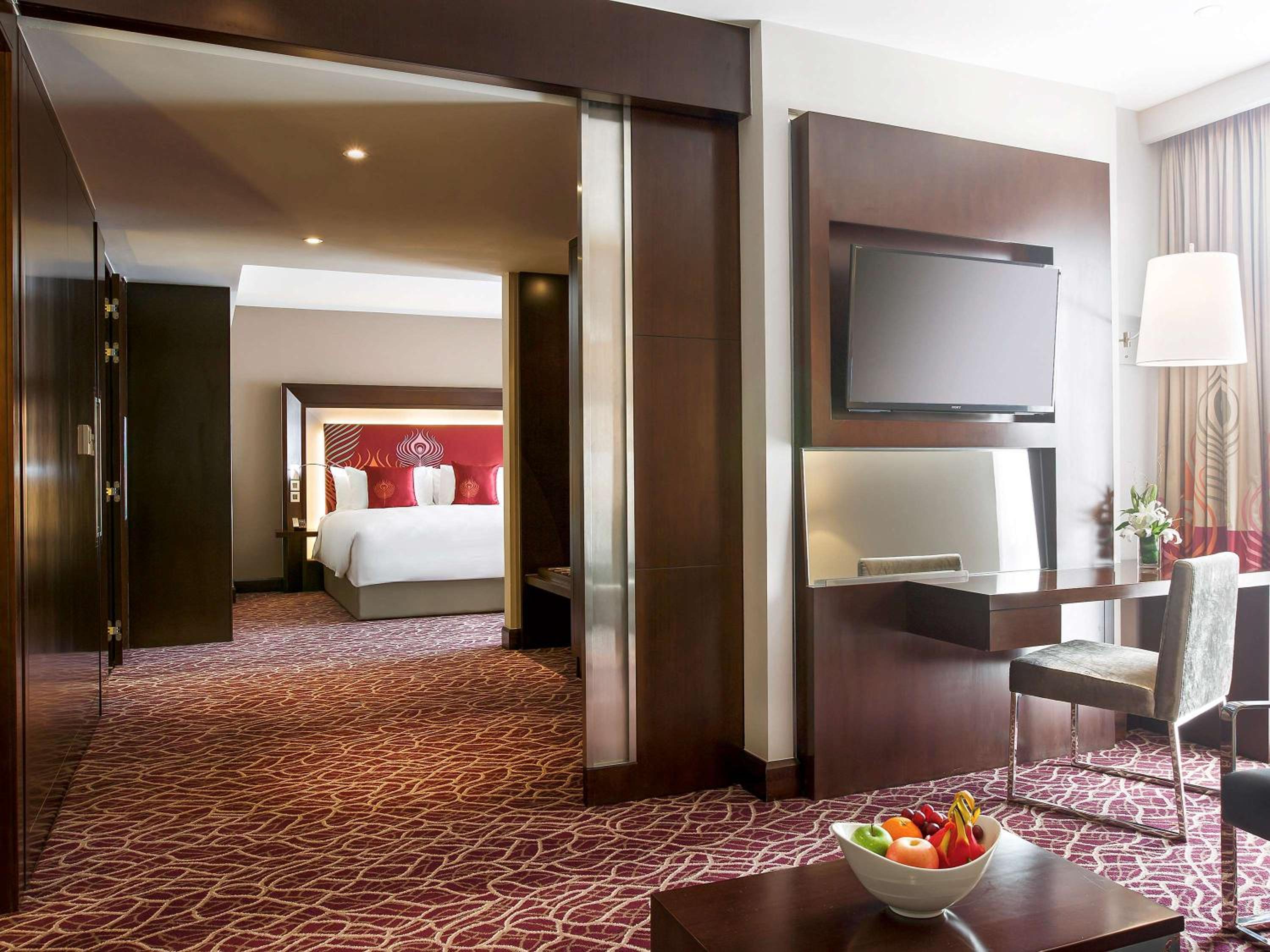 Executive Luxury Suite with Bathtub