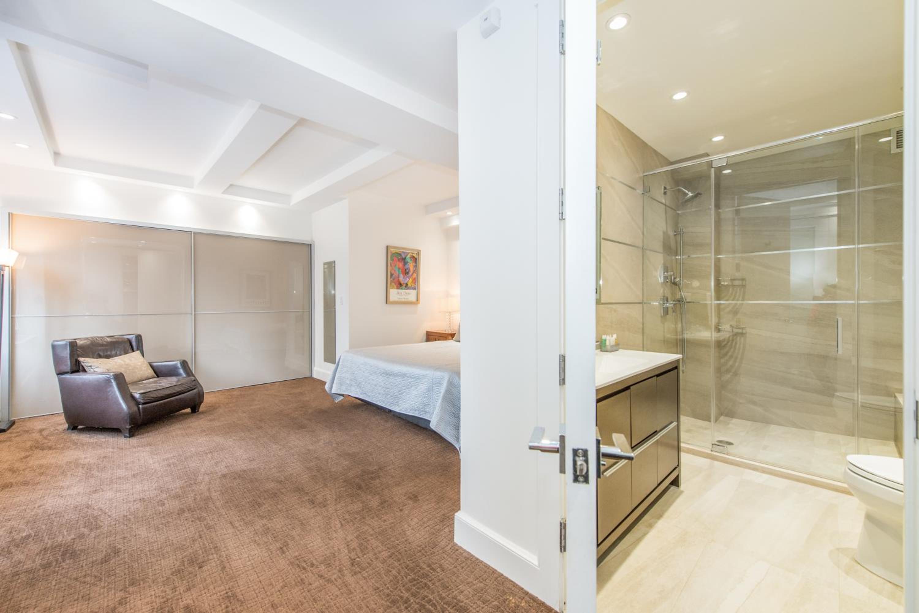 One-Bedroom King Suite