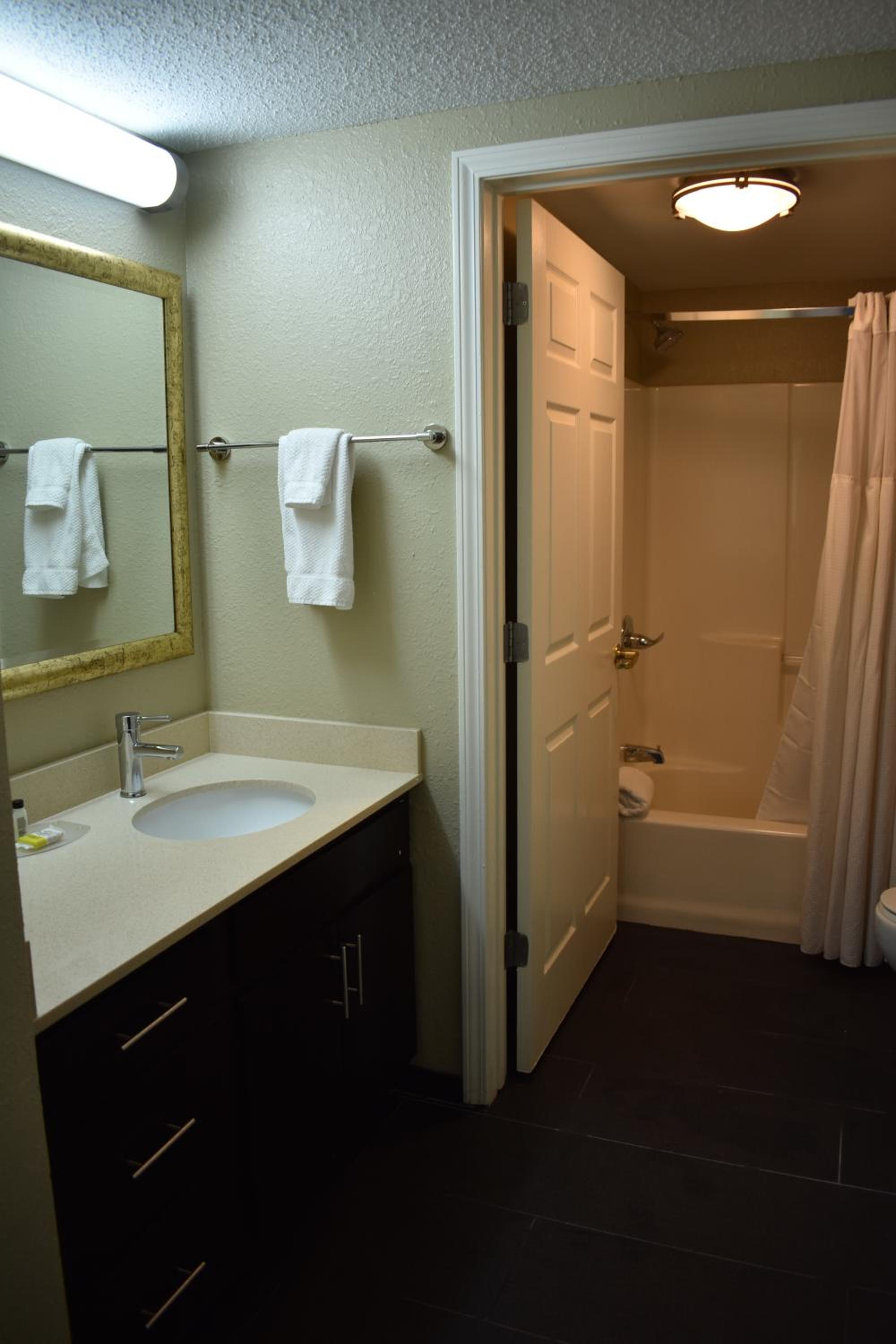 One-Bedroom King Suite