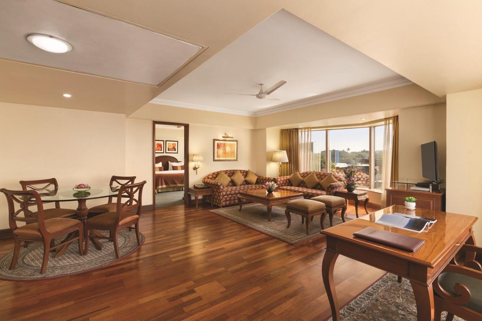 Deluxe Suite with Sea View