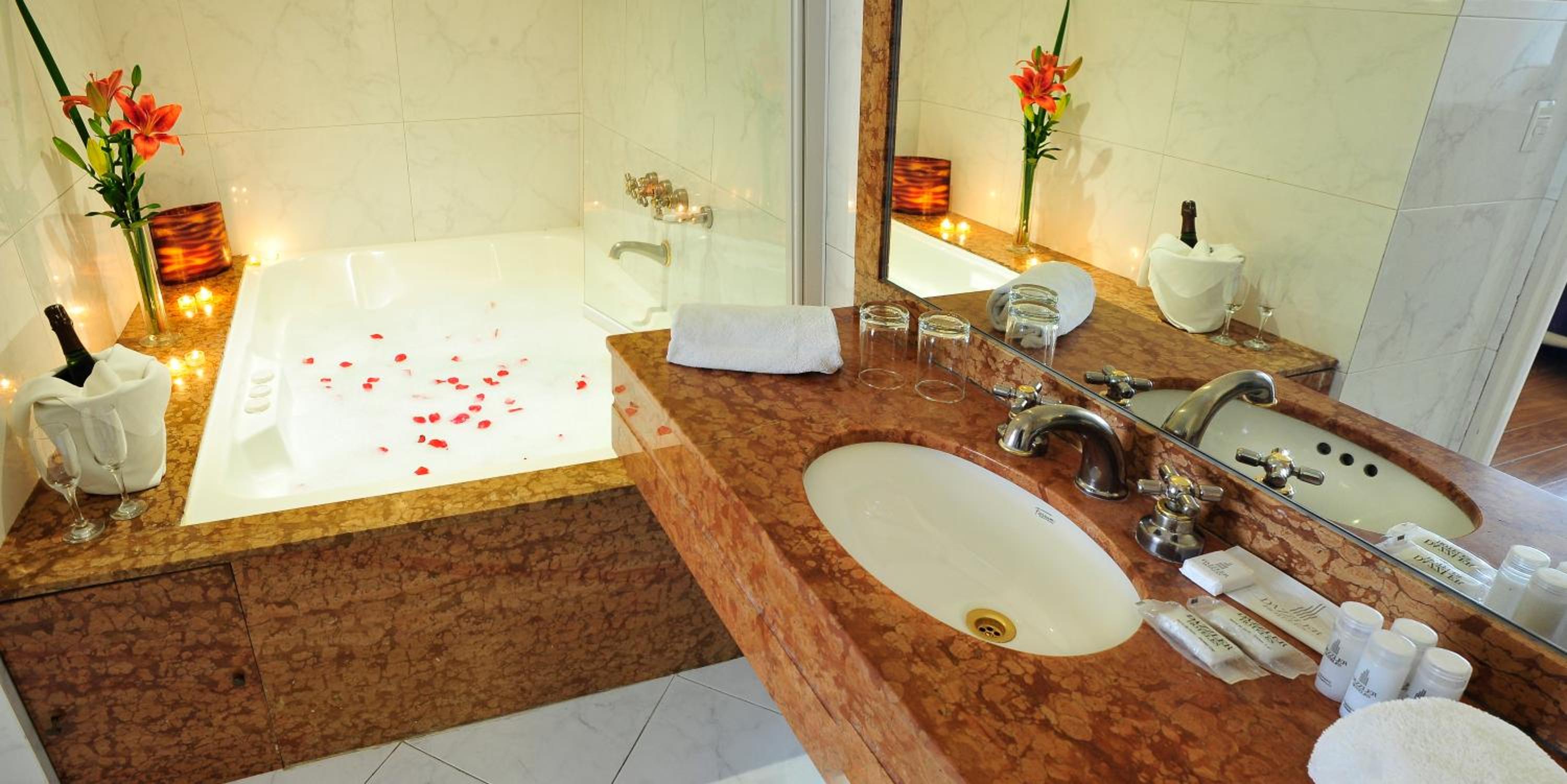 Queen Suite - Non-Smoking