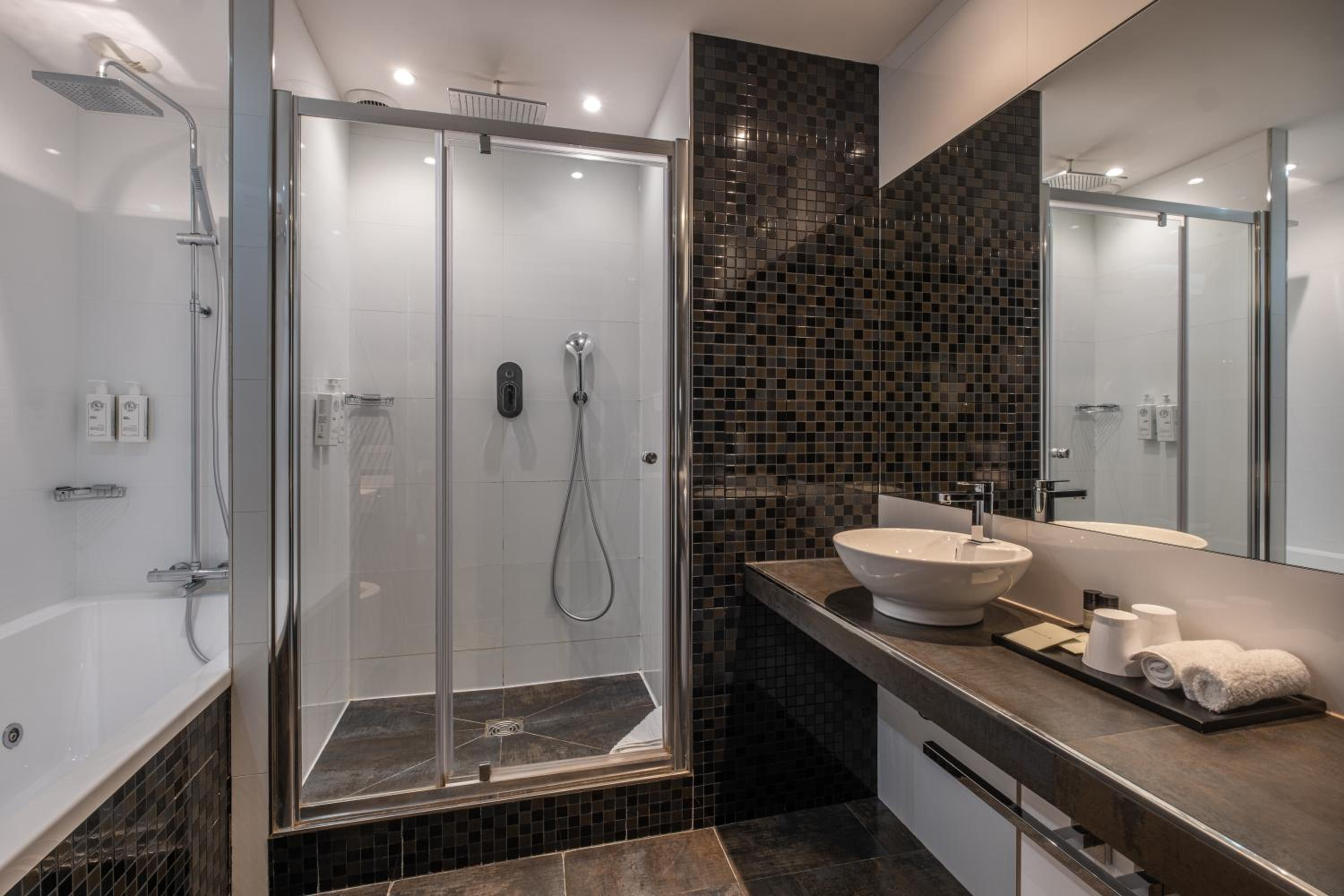 Bonaparte Suite with Balneotherapy Bath