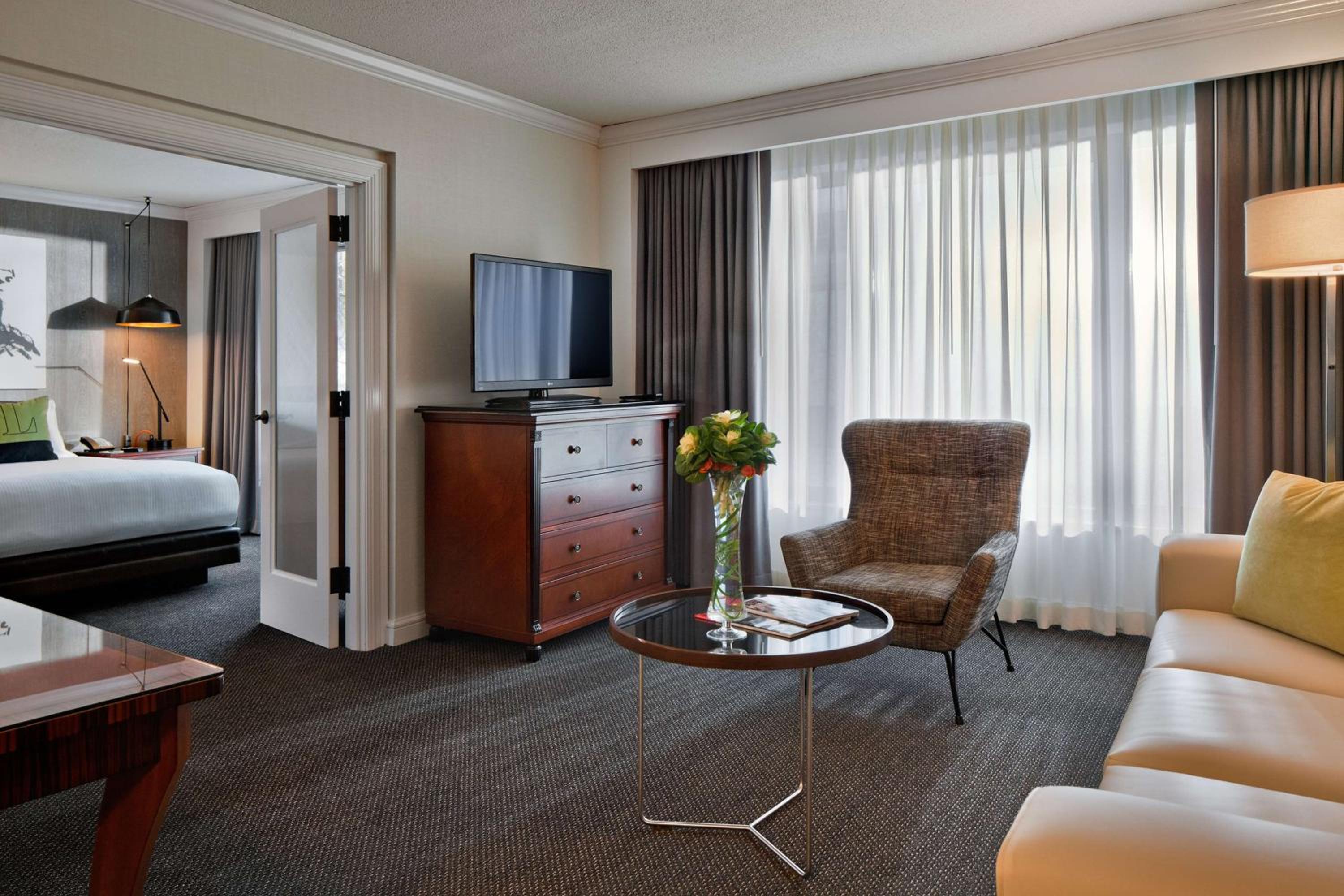 Deluxe King Suite - Hearing Accessible