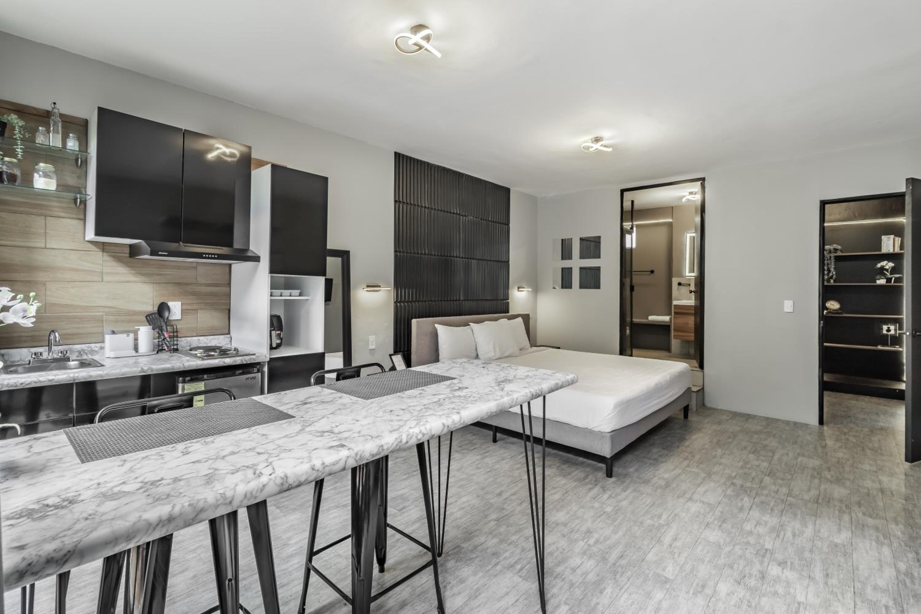 Superior King Suite