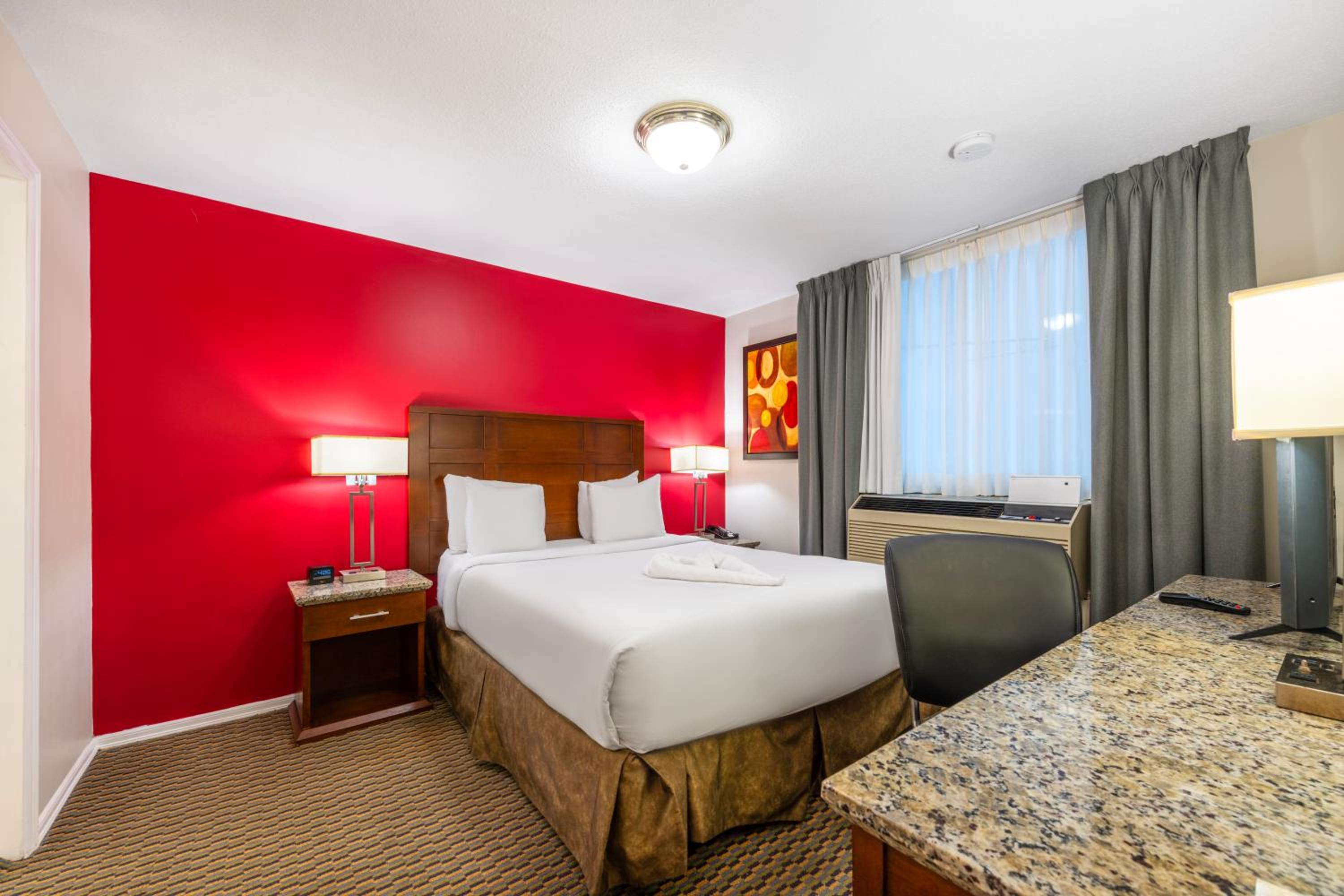 One-Bedroom Queen Suite - Non-Smoking