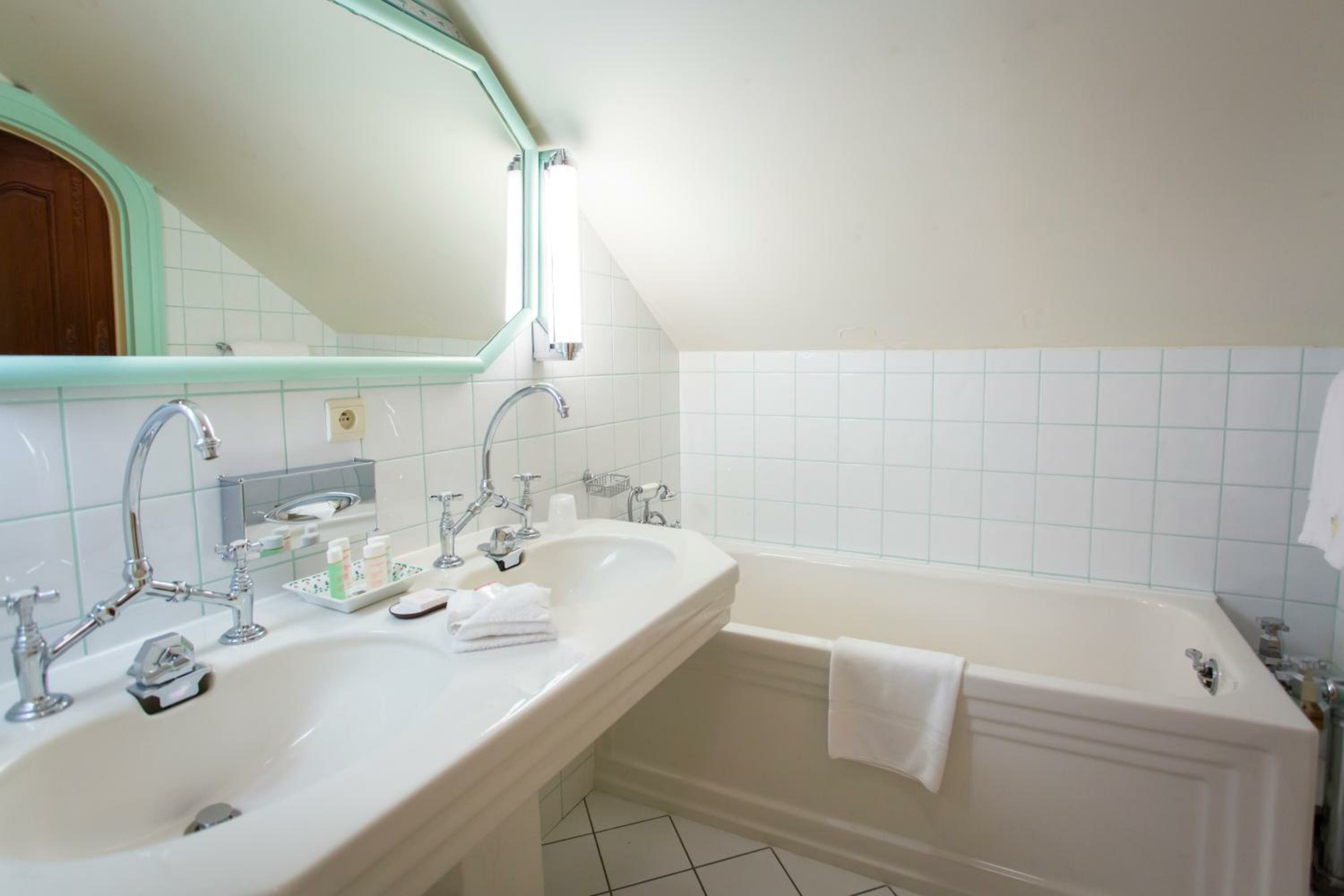 Junior Suite with Lake View