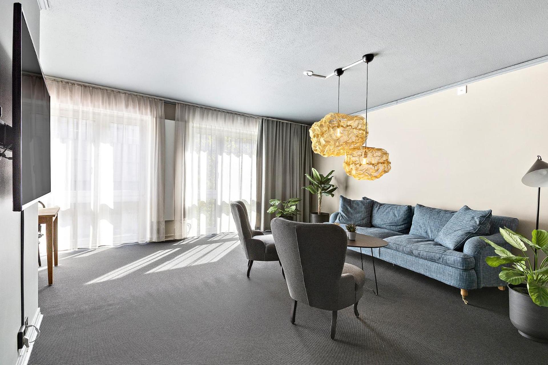 One-Bedroom King Suite