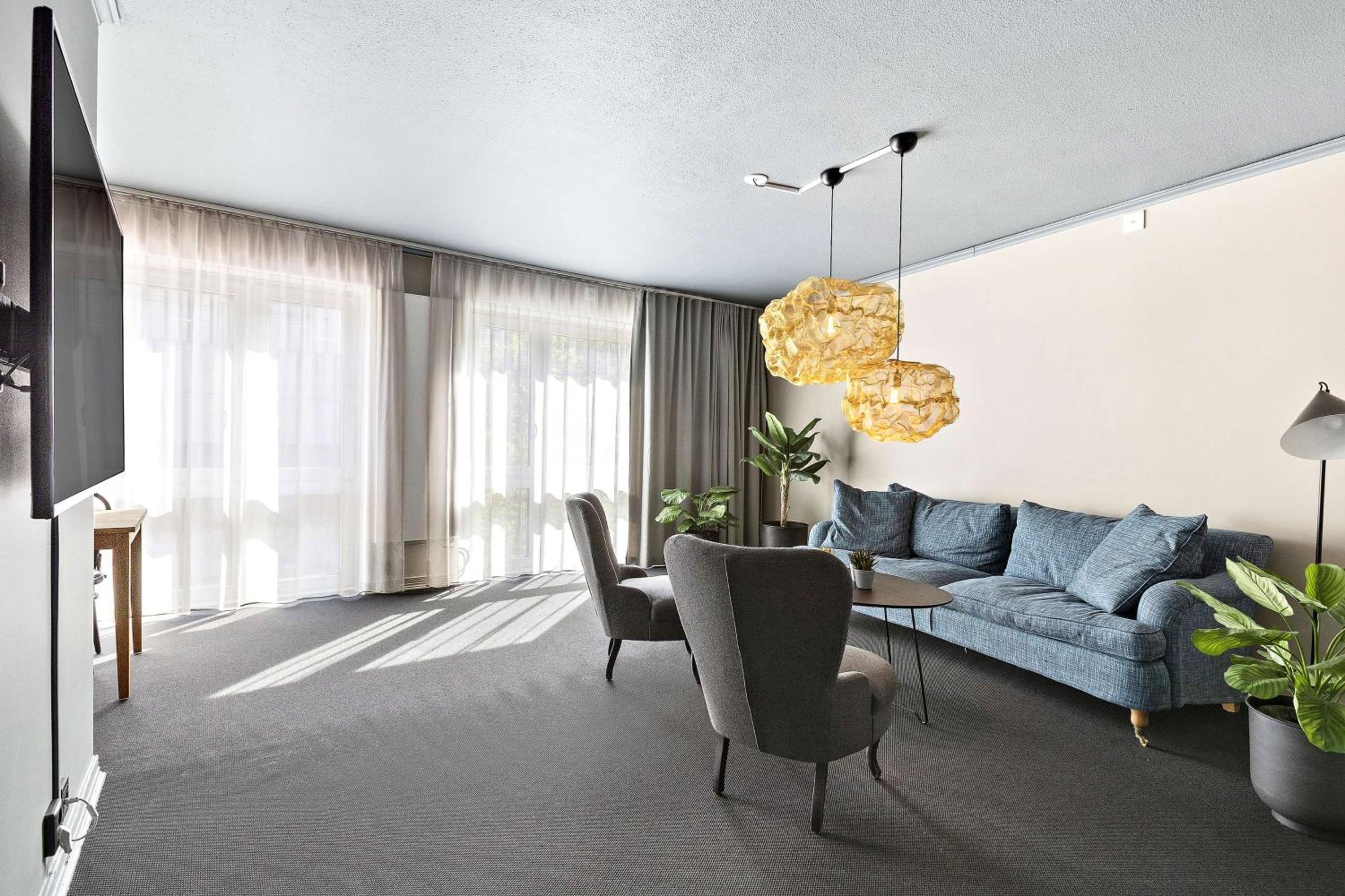 One-Bedroom King Suite